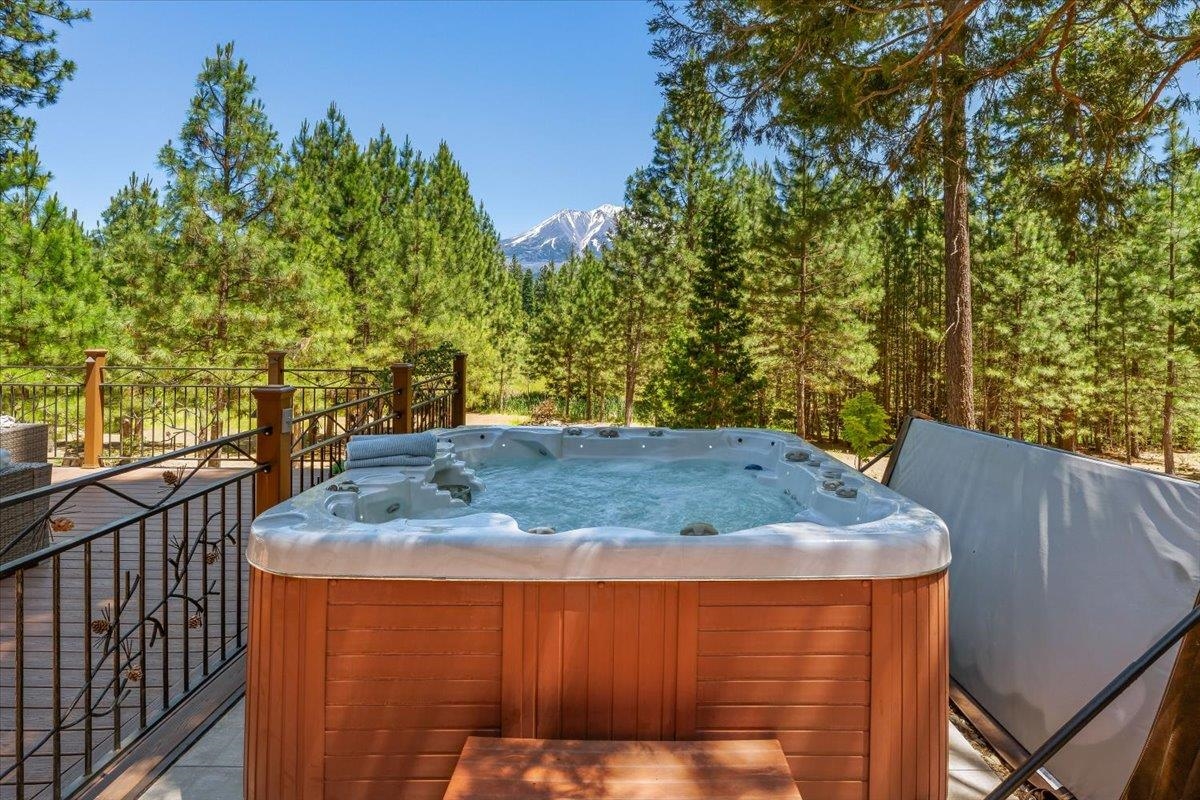 2331 Mountain View Dr