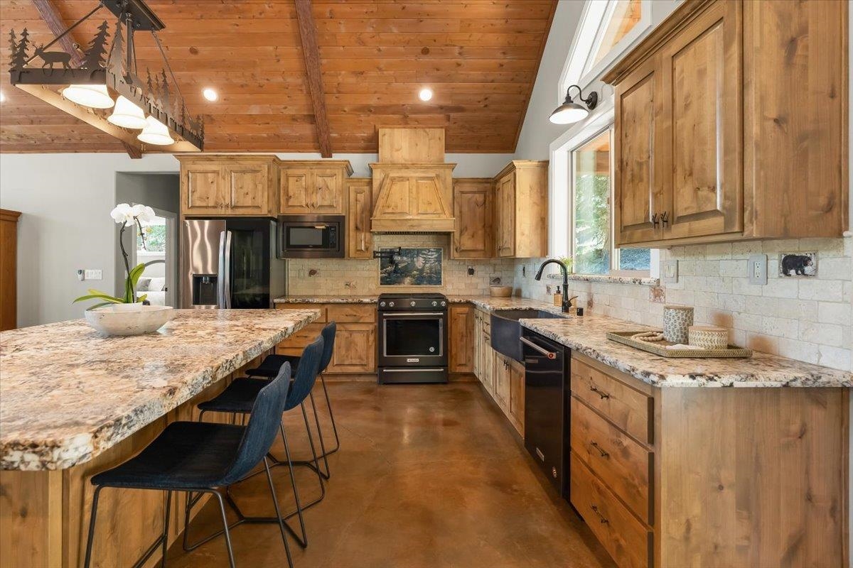2331 Mountain View Dr