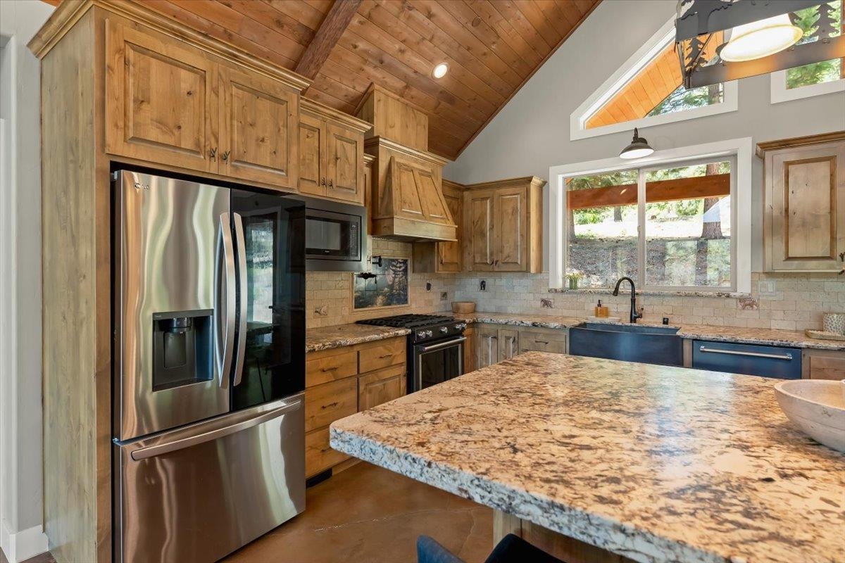 2331 Mountain View Dr