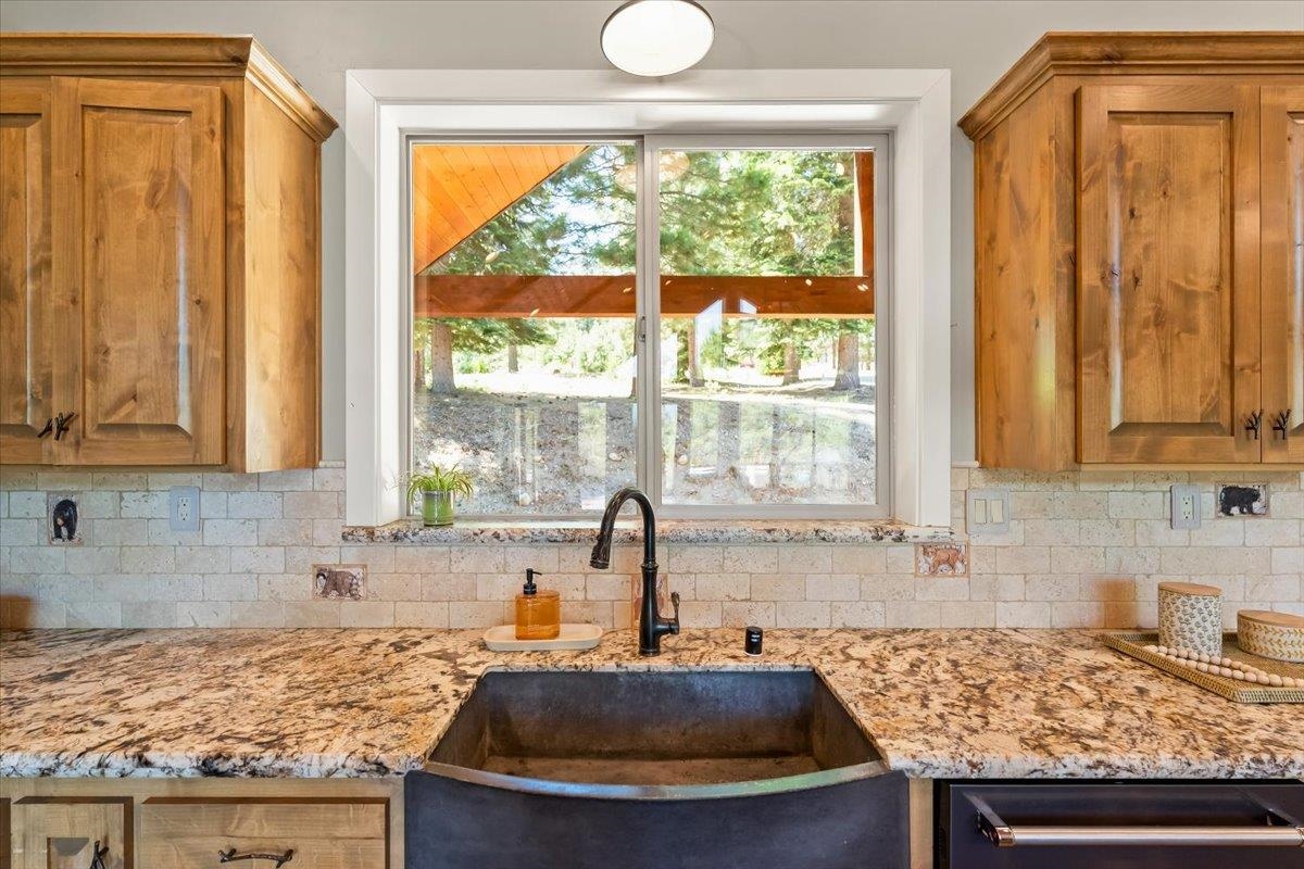 2331 Mountain View Dr