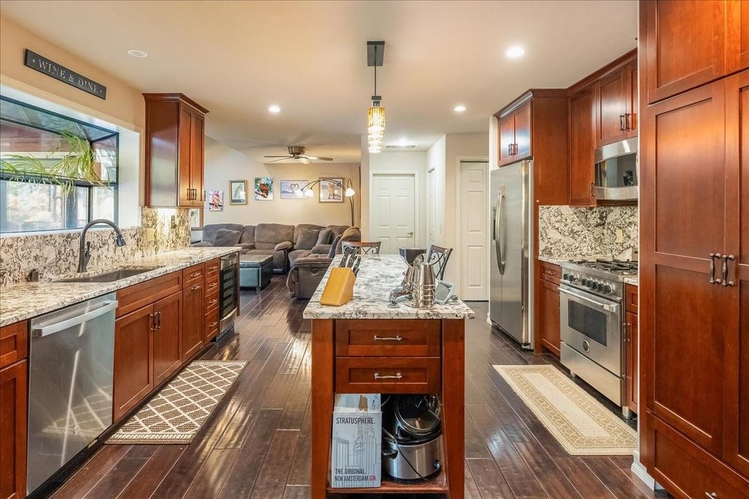 307 N Adams Dr