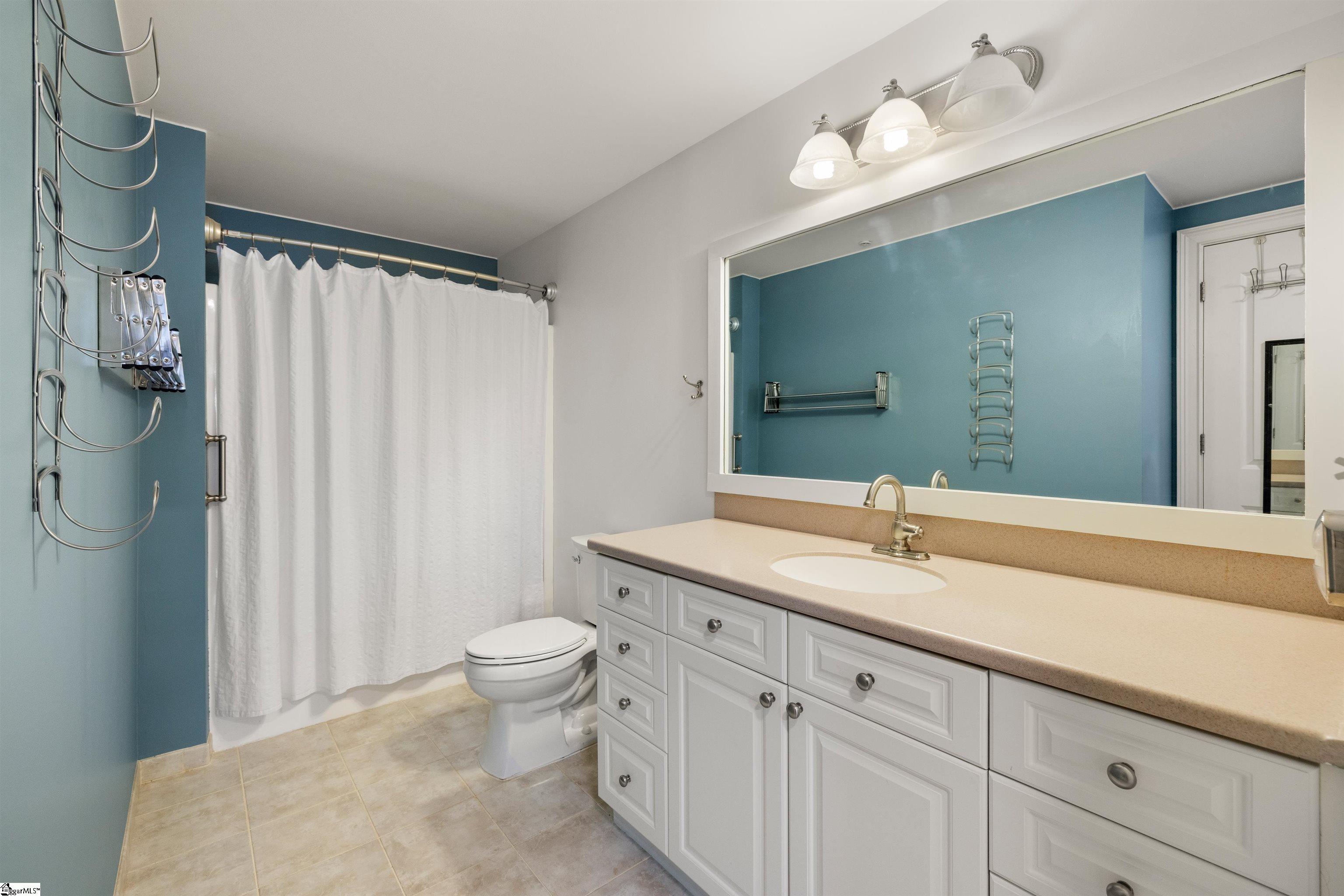 111 E Mcbee Avenue Unit 202