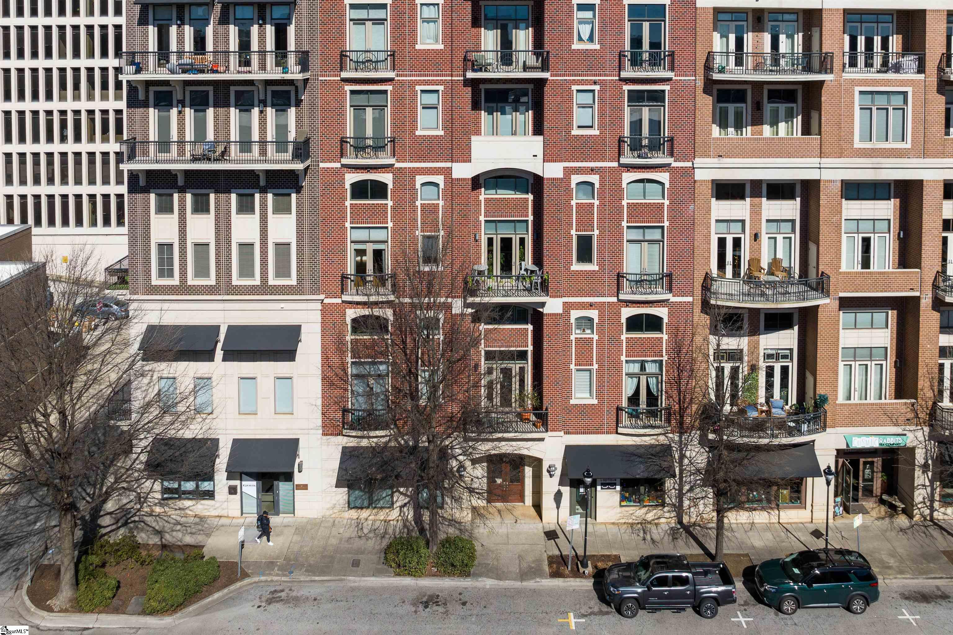 111 E Mcbee Avenue Unit 202