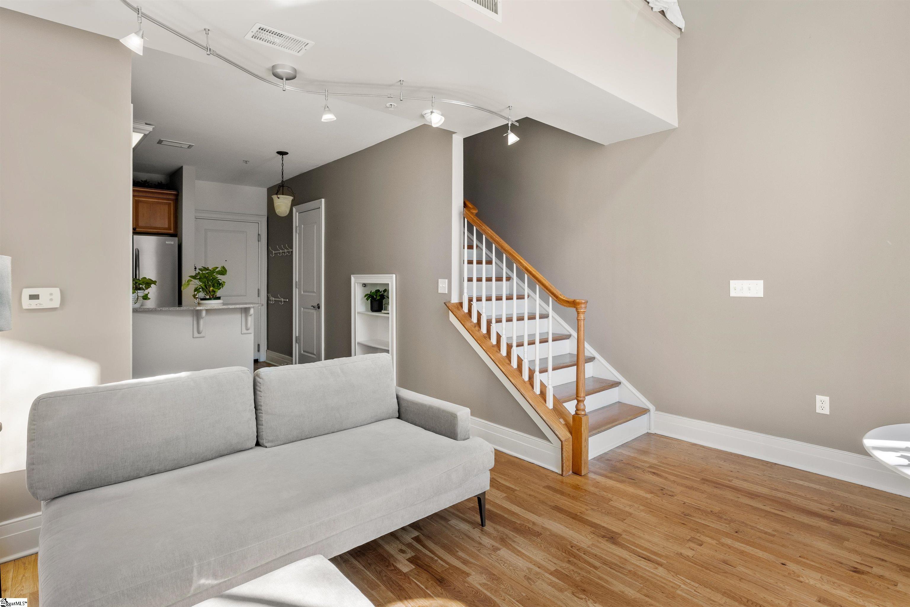 111 E Mcbee Avenue Unit 202