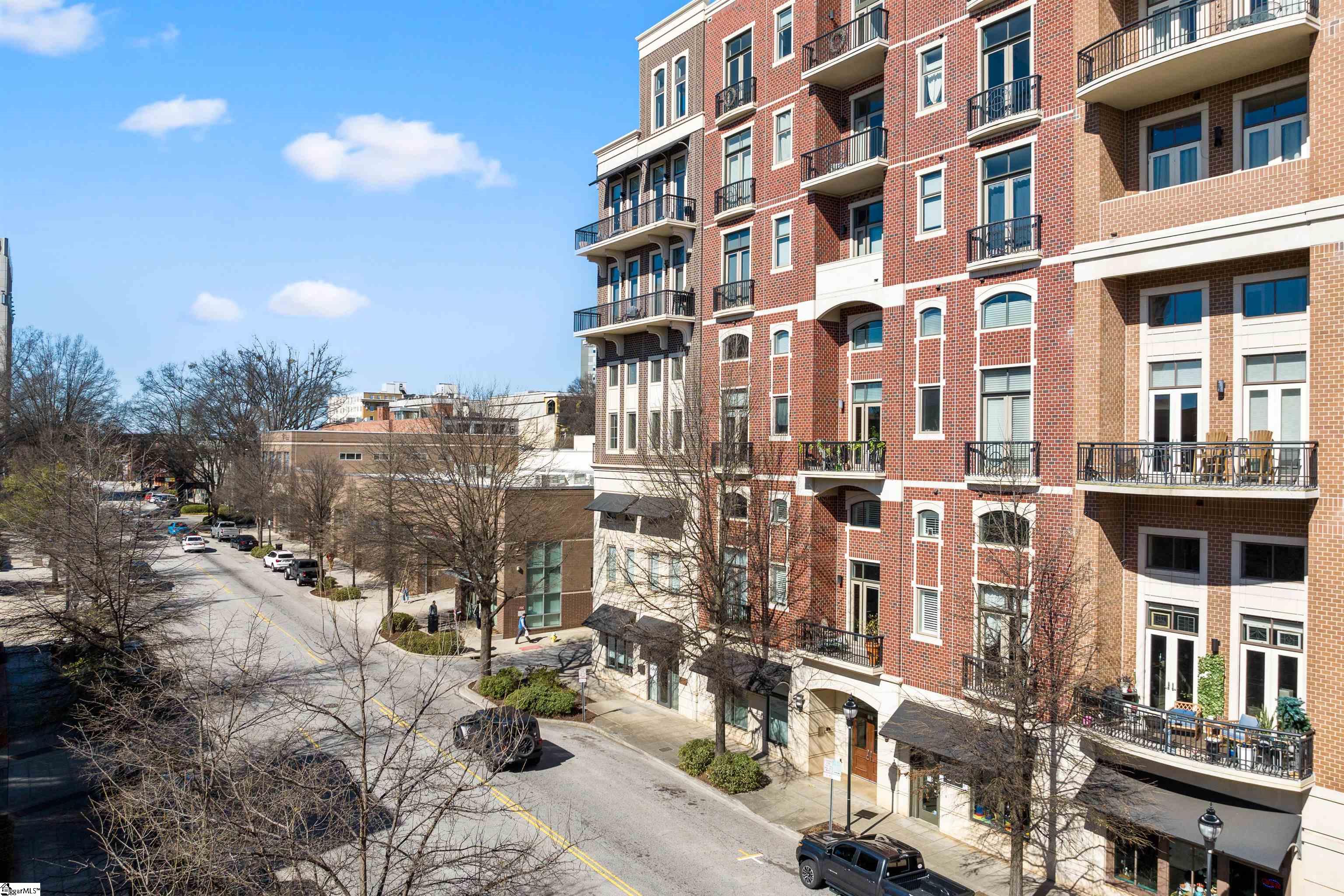 111 E Mcbee Avenue Unit 202