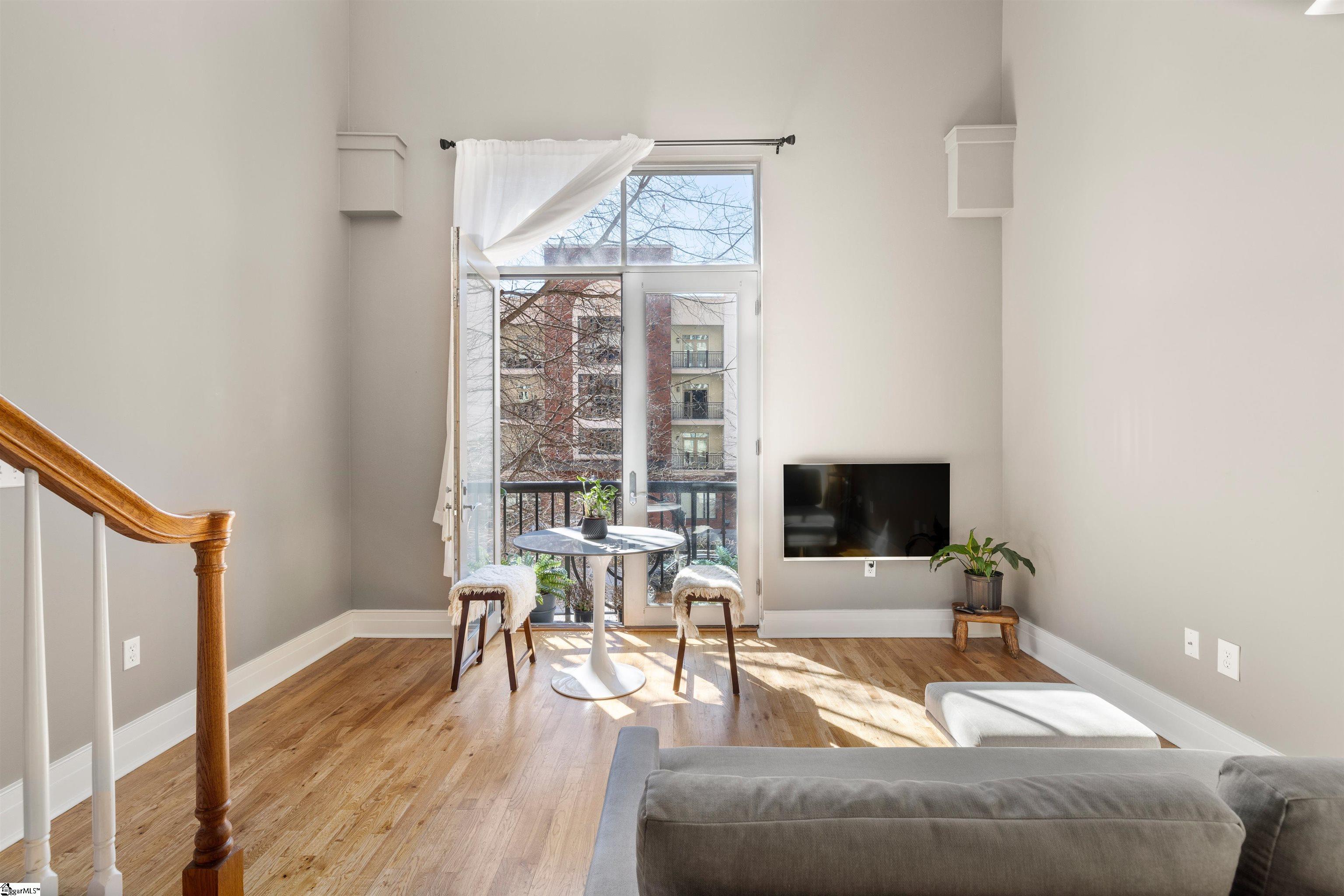 111 E Mcbee Avenue Unit 202