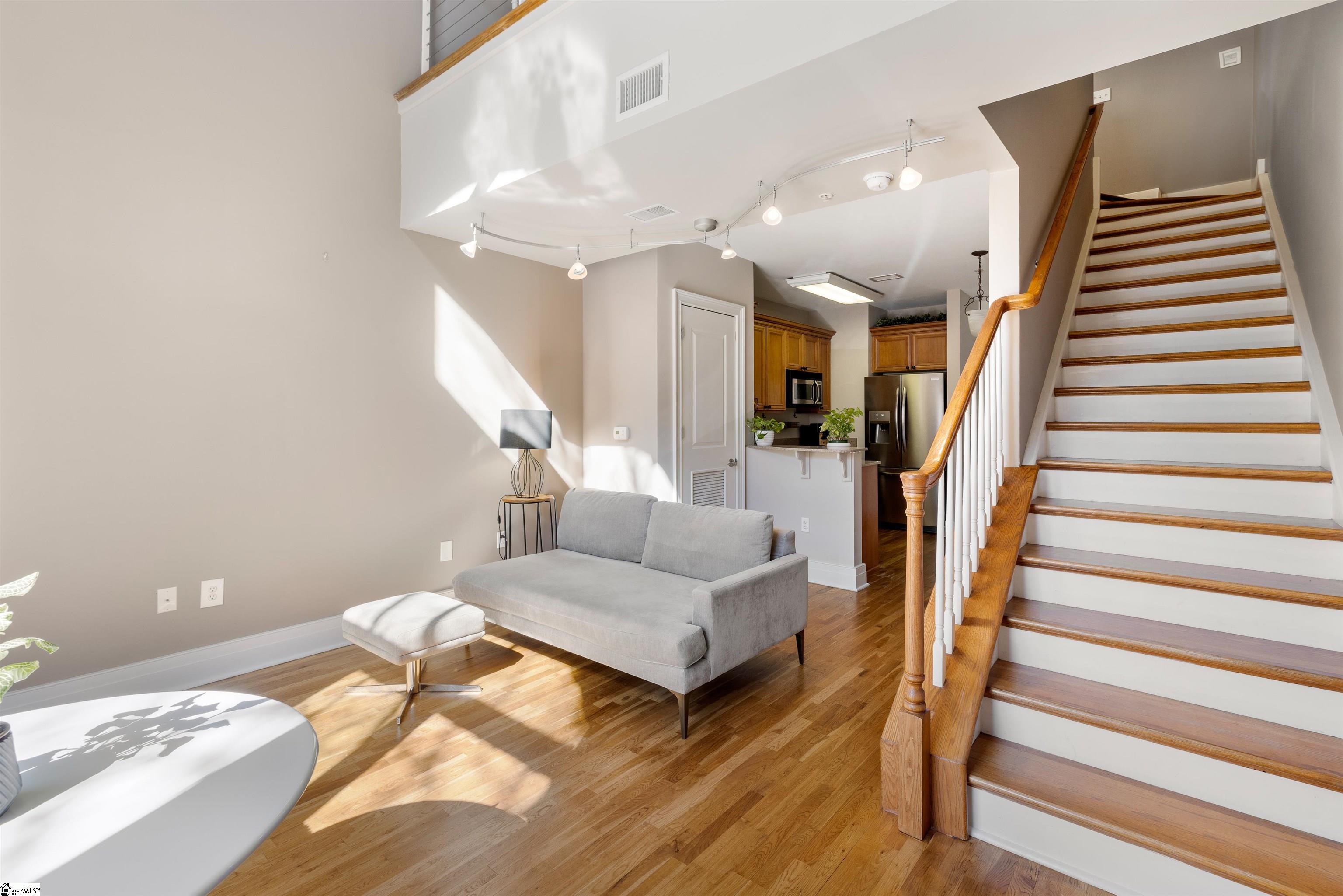 111 E Mcbee Avenue Unit 202