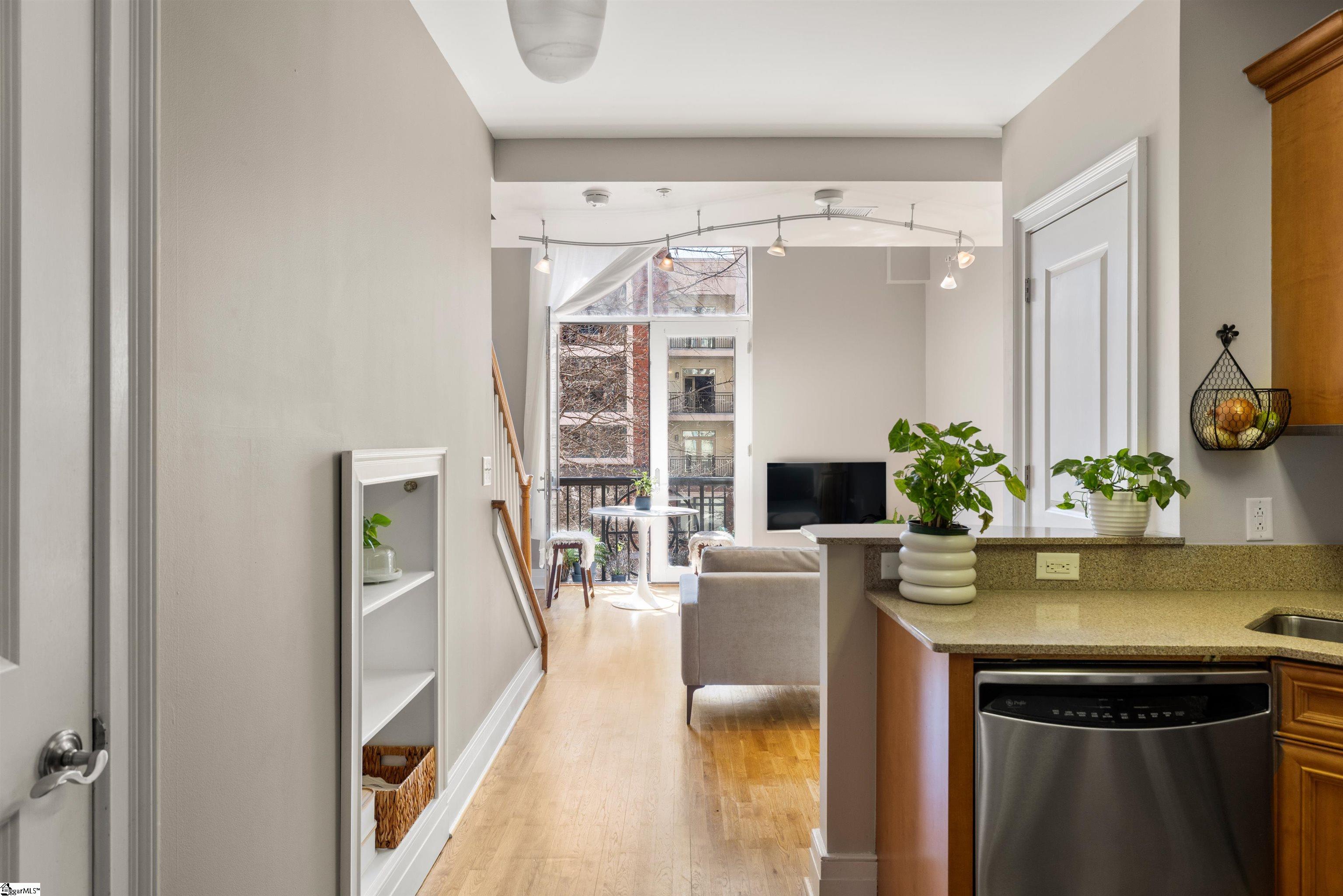 111 E Mcbee Avenue Unit 202