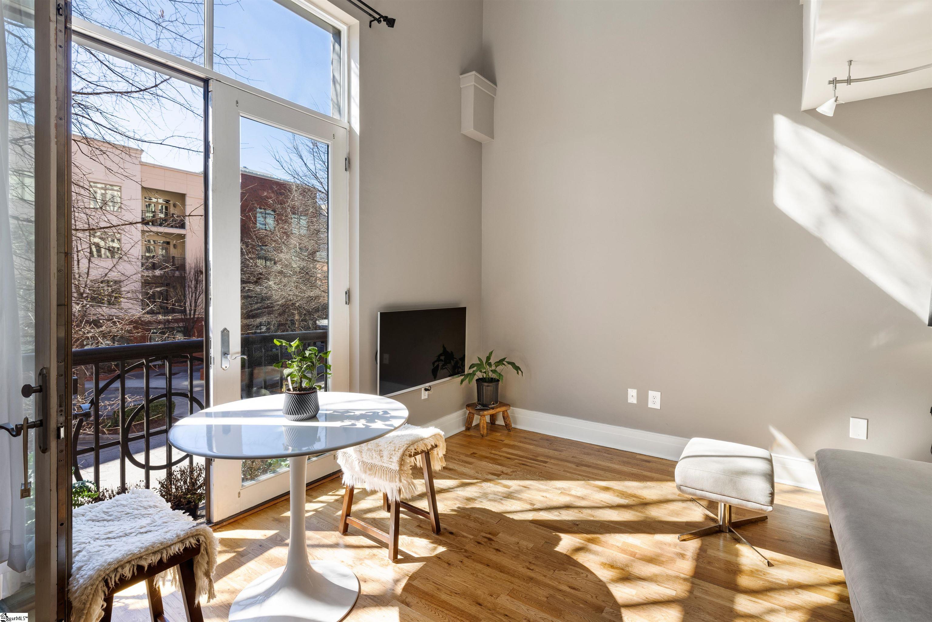 111 E Mcbee Avenue Unit 202