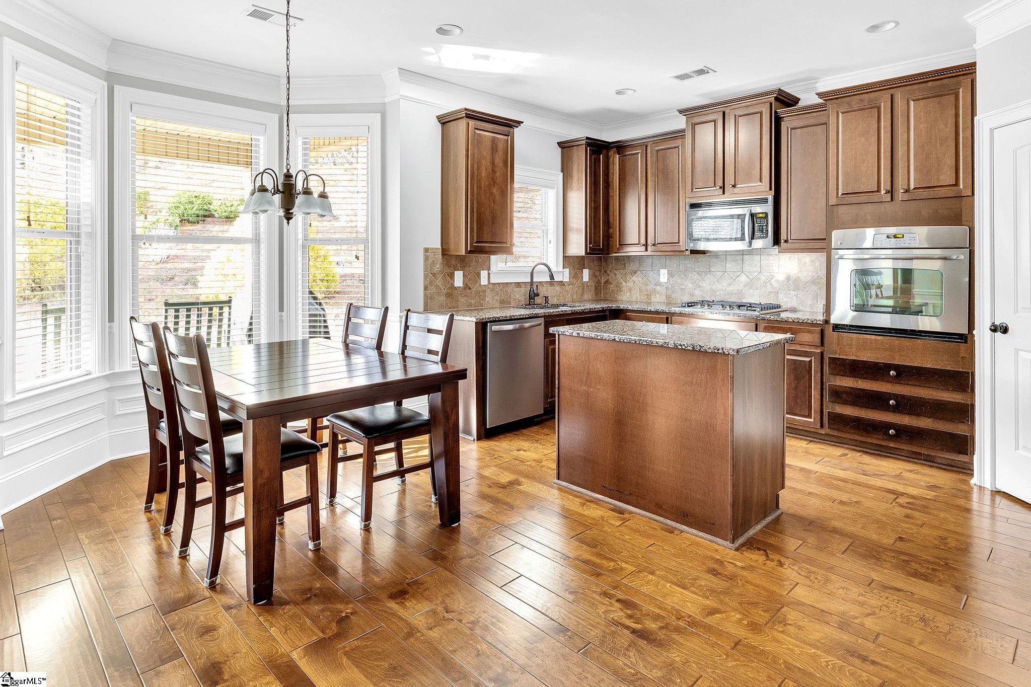 64 Governors Lake Way