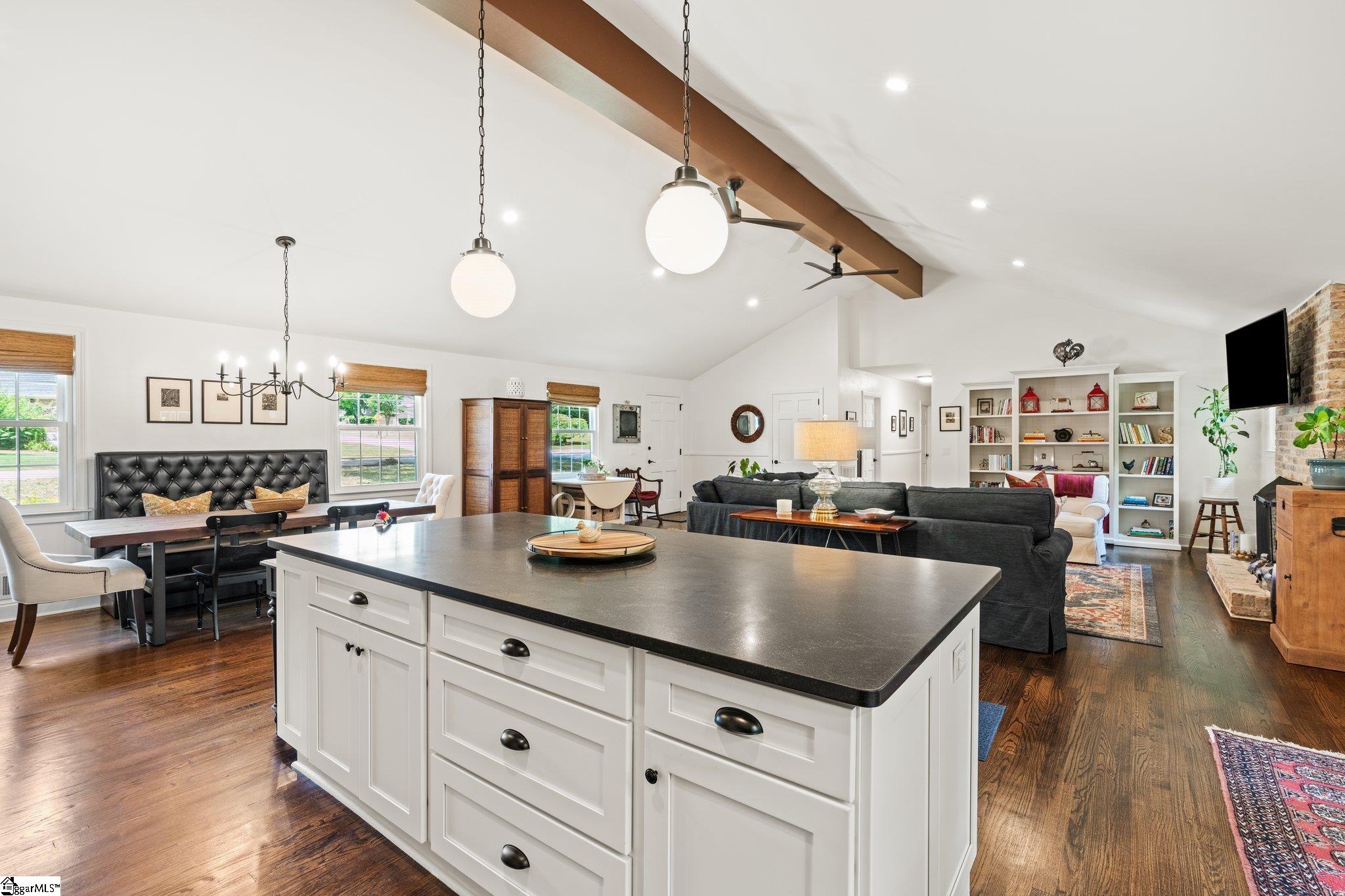 310 Rollingreen Road