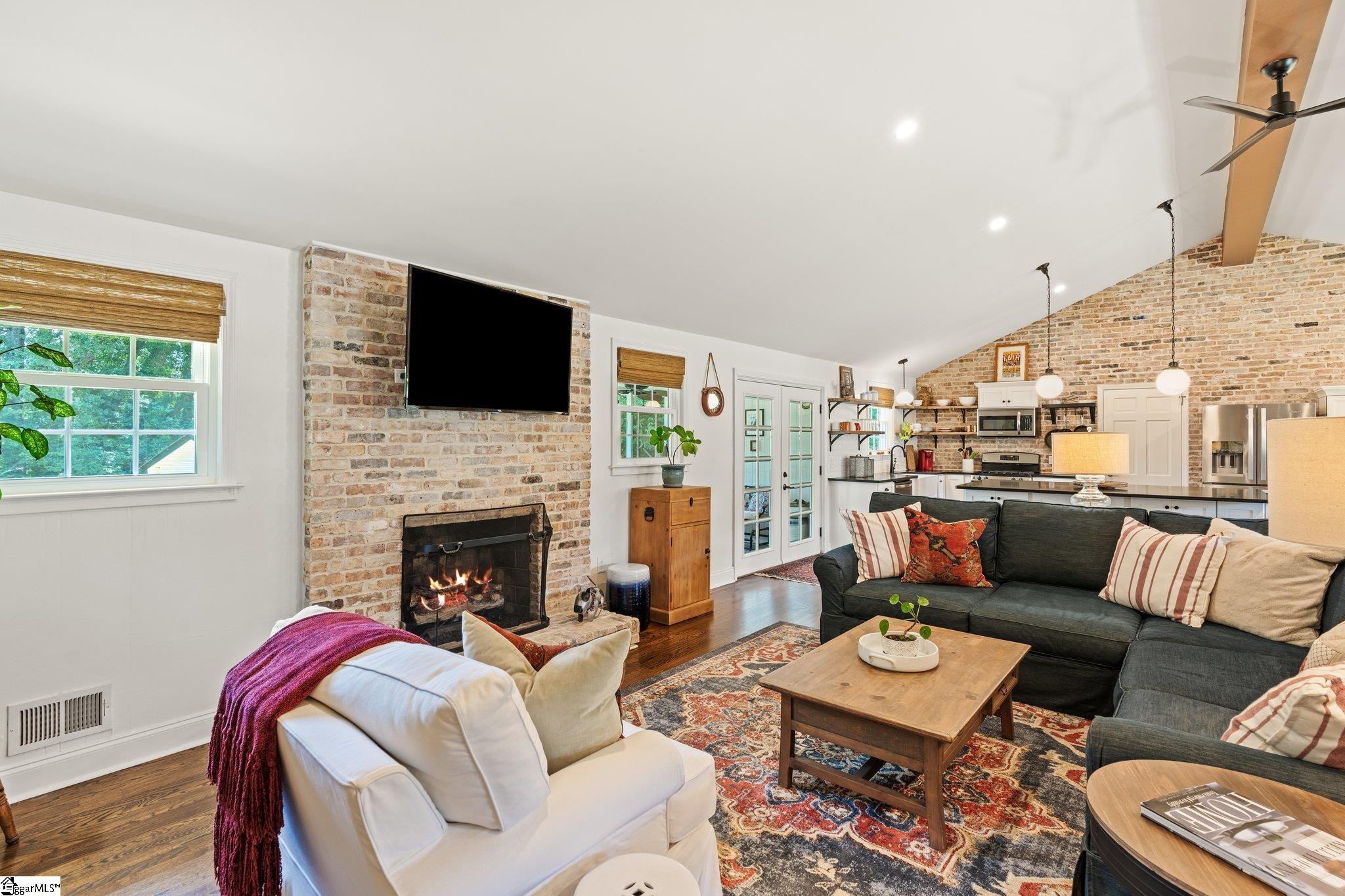 310 Rollingreen Road