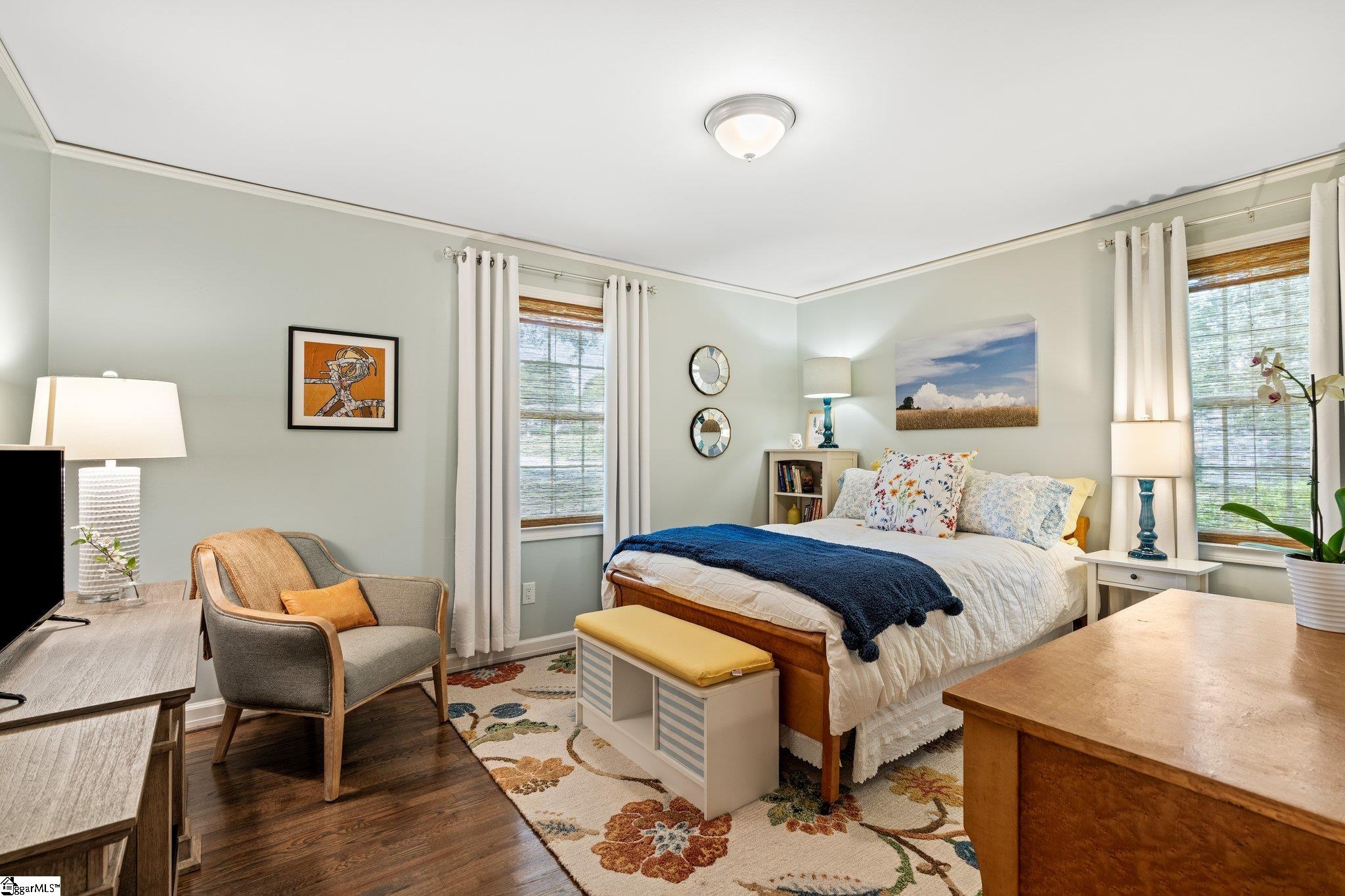 310 Rollingreen Road