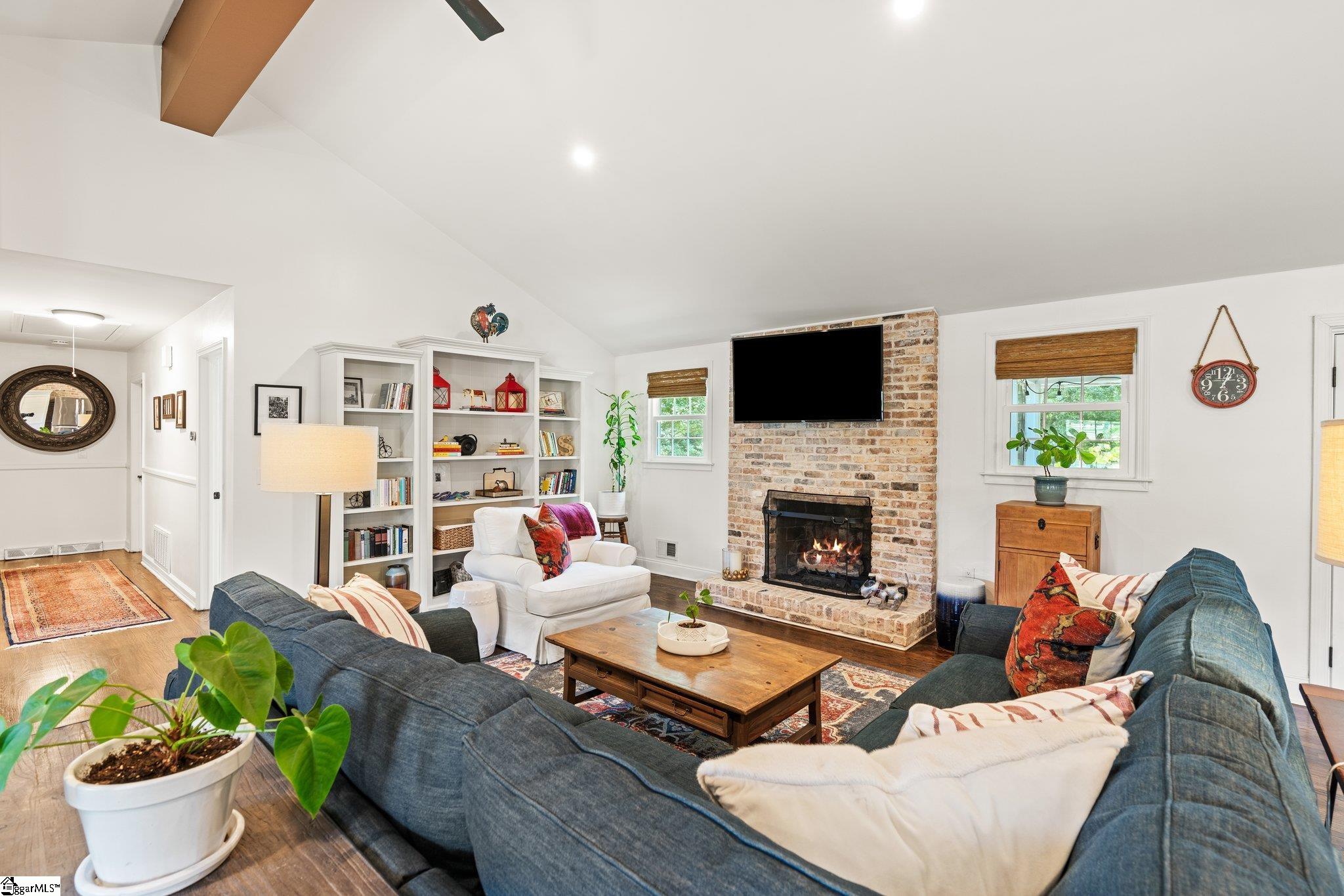 310 Rollingreen Road