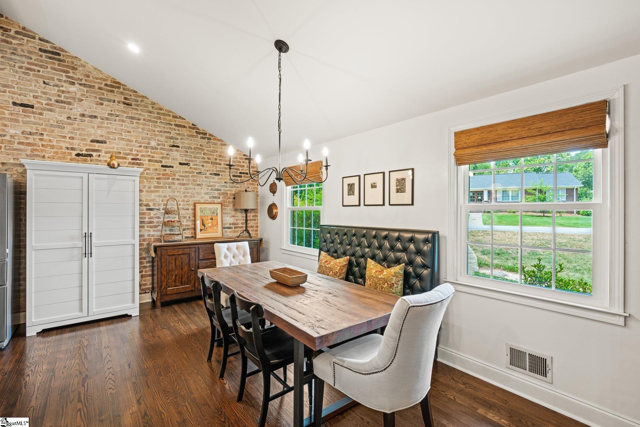 310 Rollingreen Road