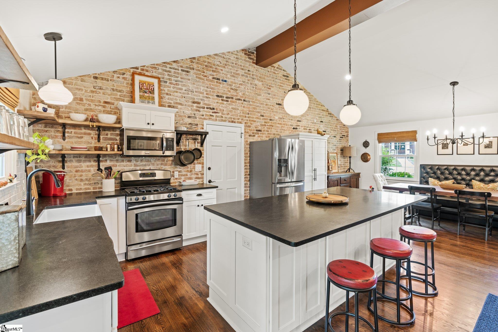 310 Rollingreen Road