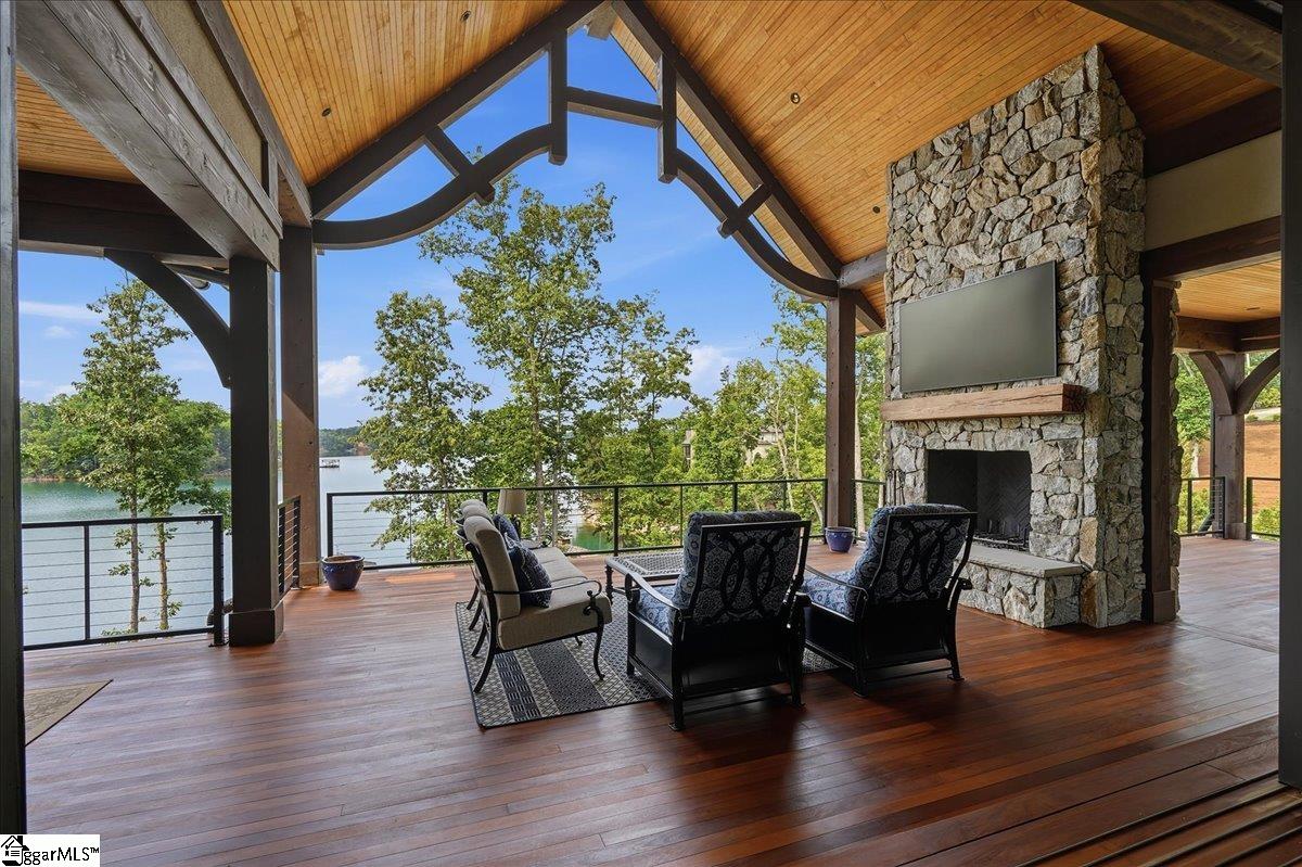 435 Peninsula Ridge