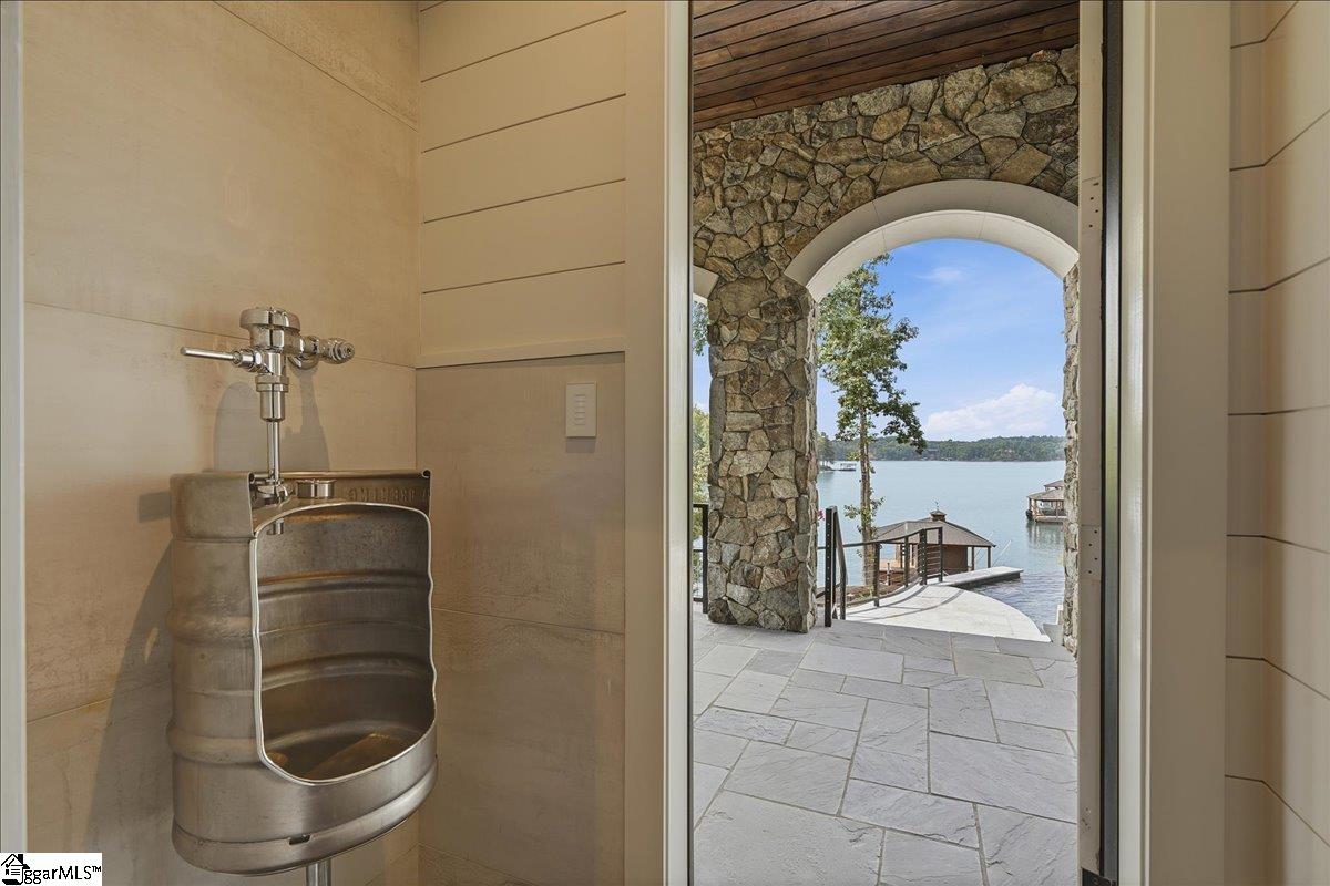 435 Peninsula Ridge