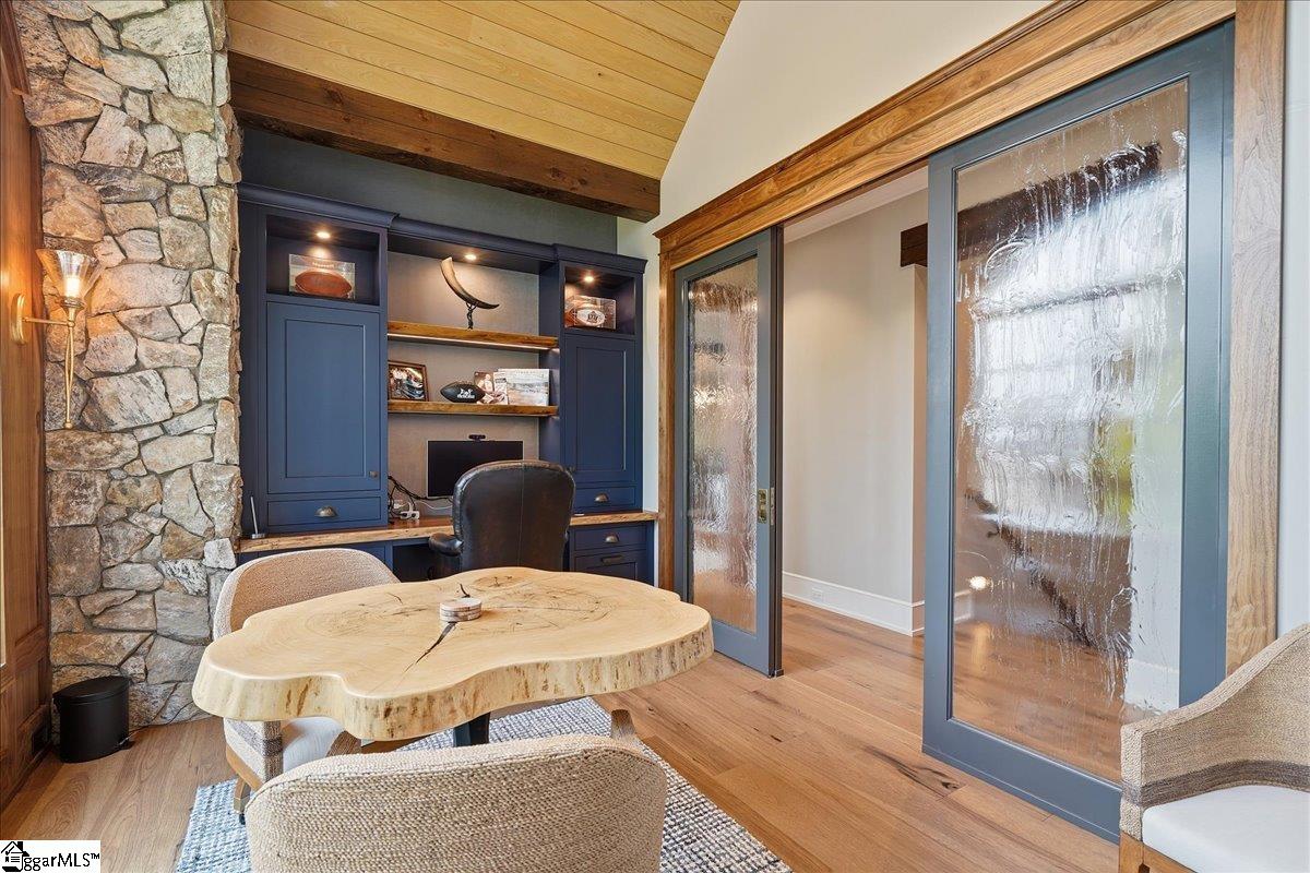 435 Peninsula Ridge