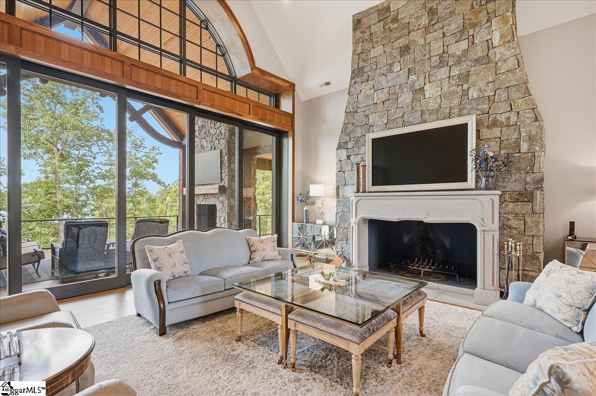 435 Peninsula Ridge
