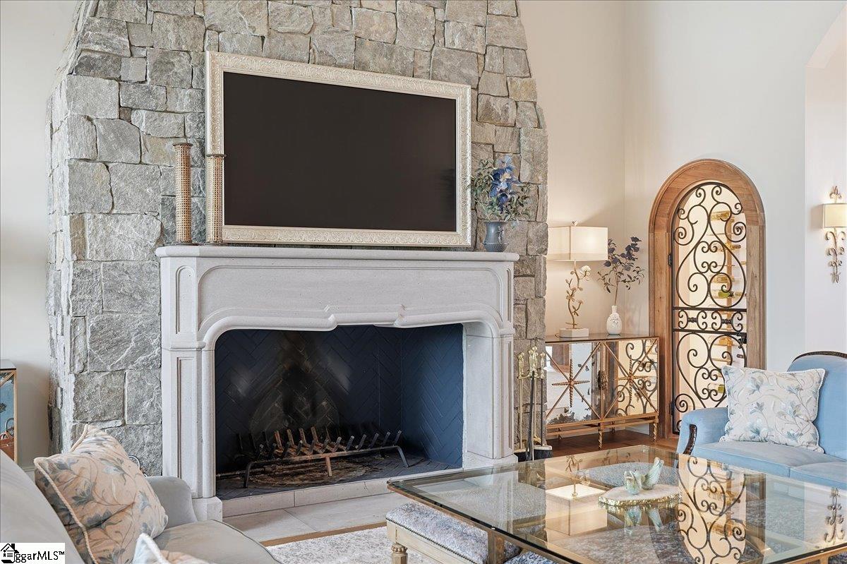 435 Peninsula Ridge