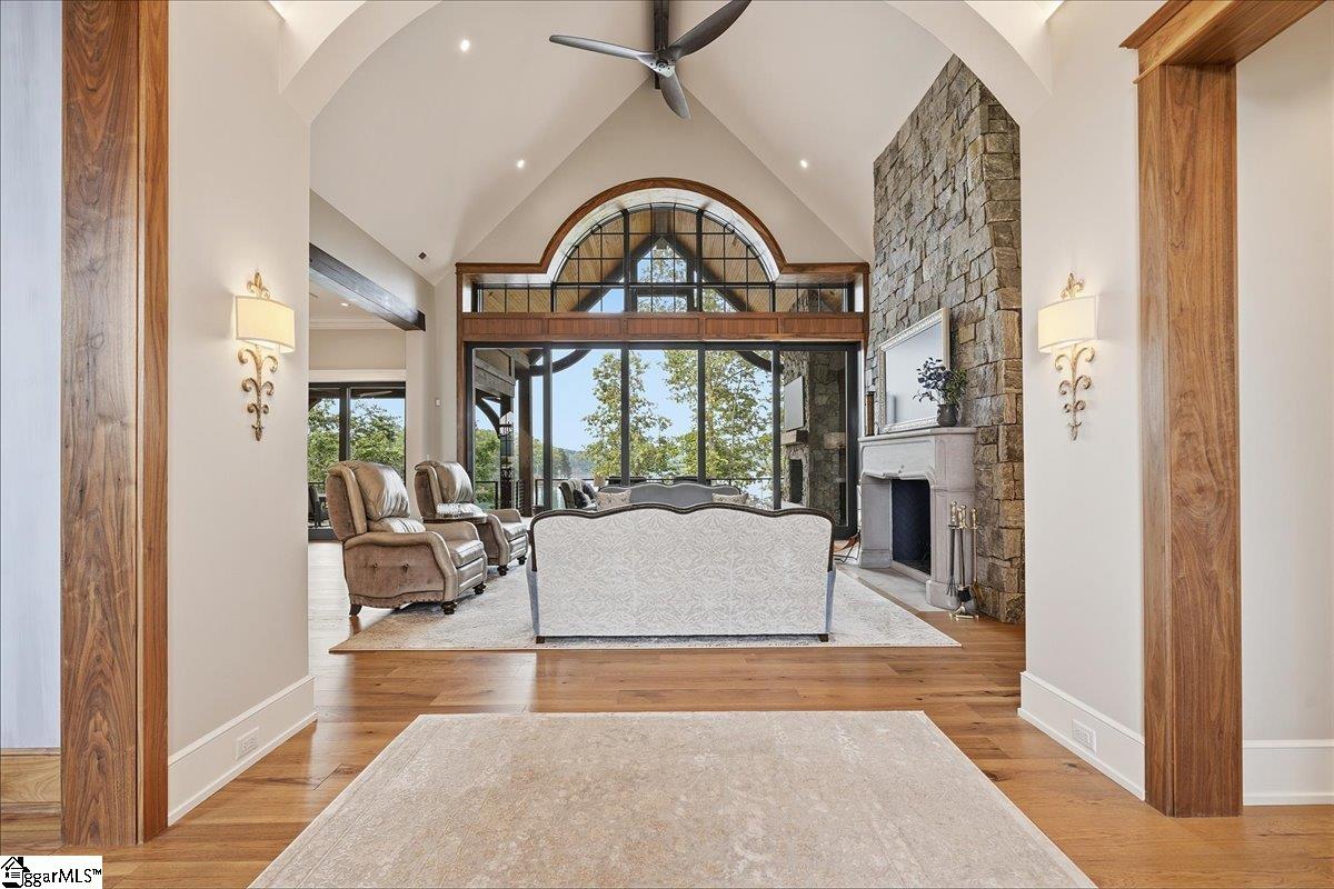 435 Peninsula Ridge