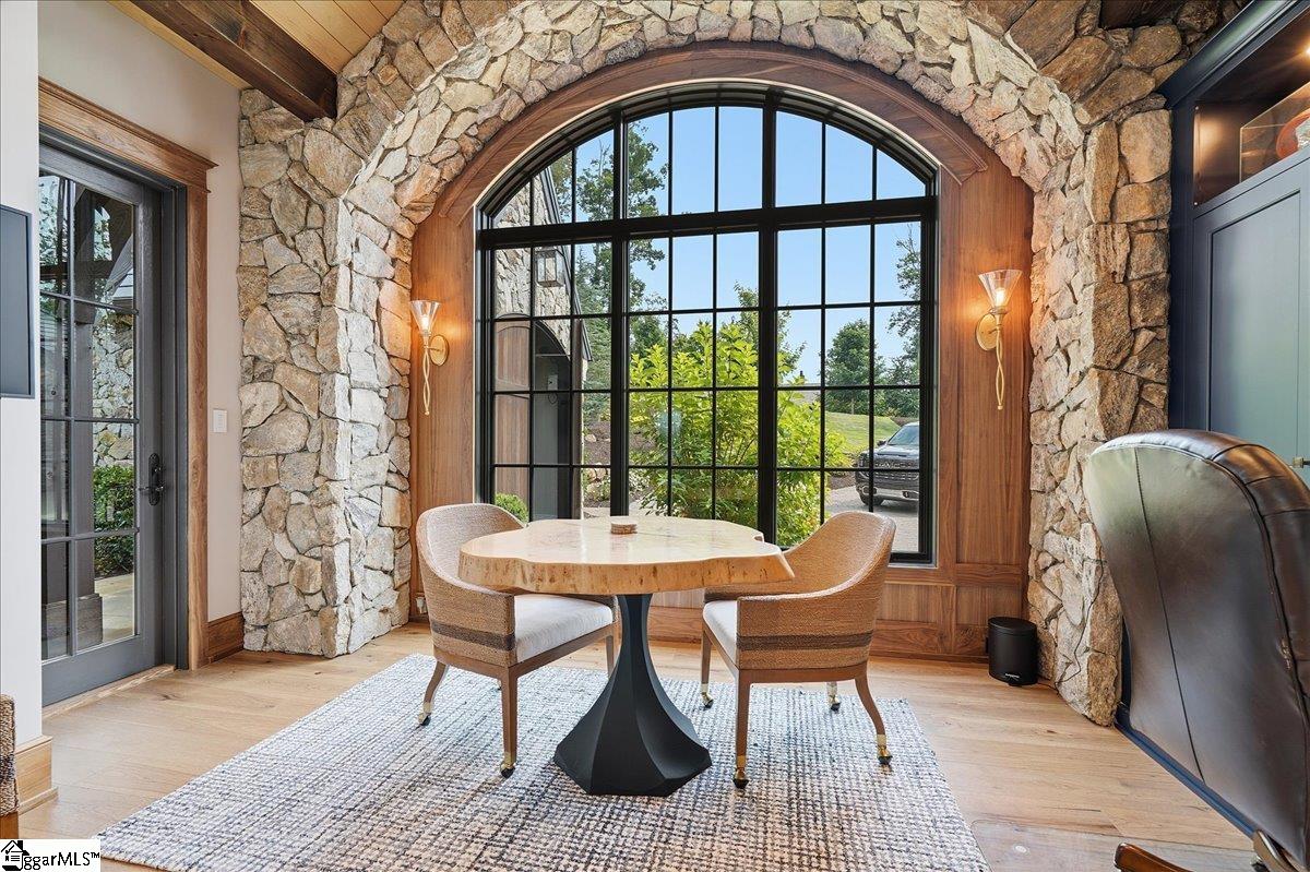 435 Peninsula Ridge