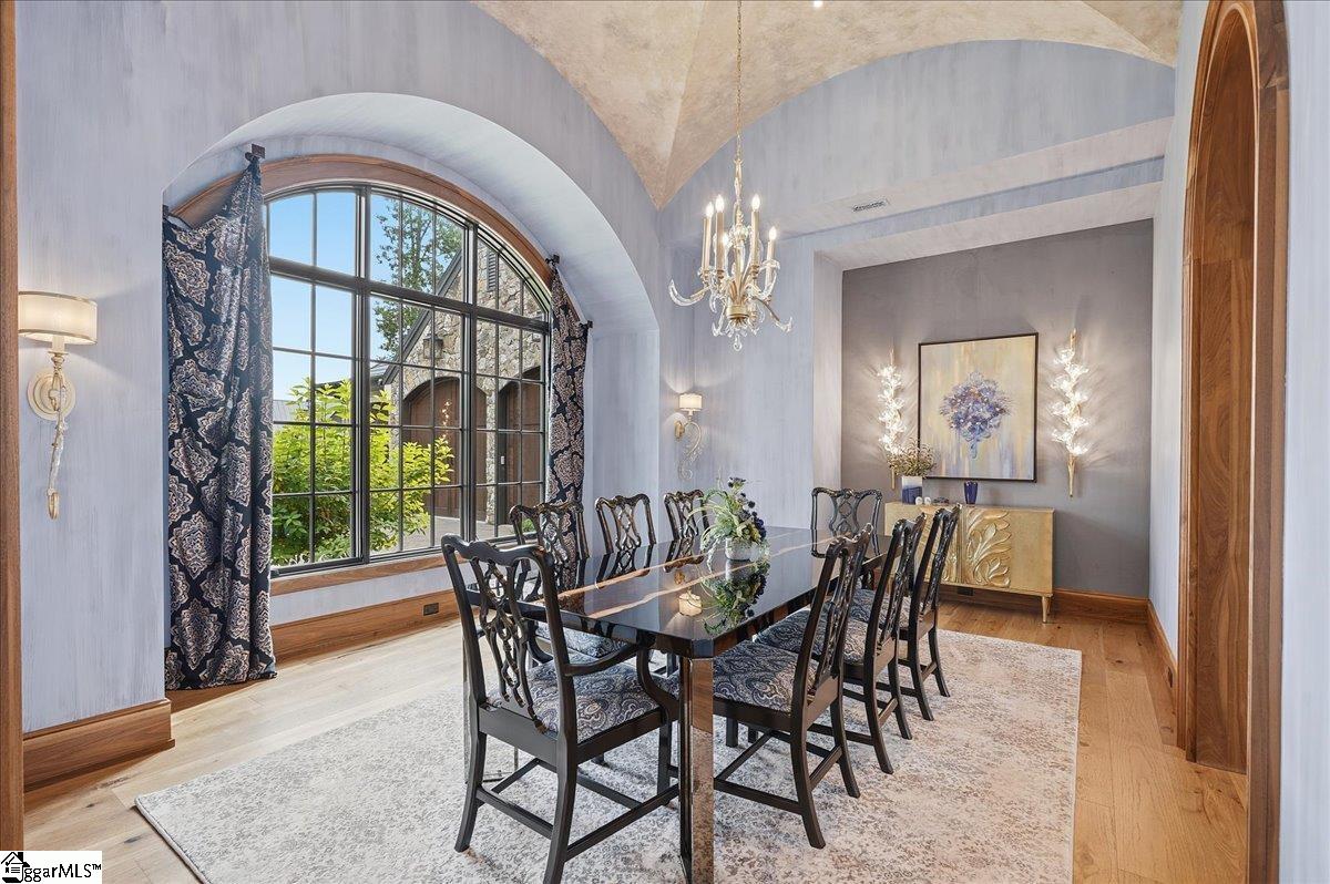 435 Peninsula Ridge