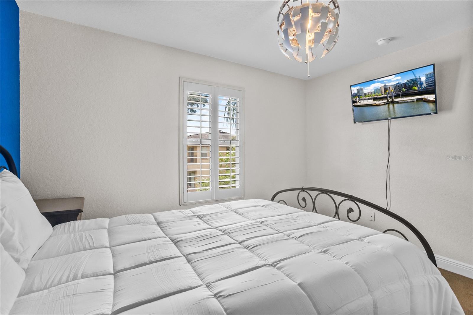 3102 CALABRIA AVE #3102