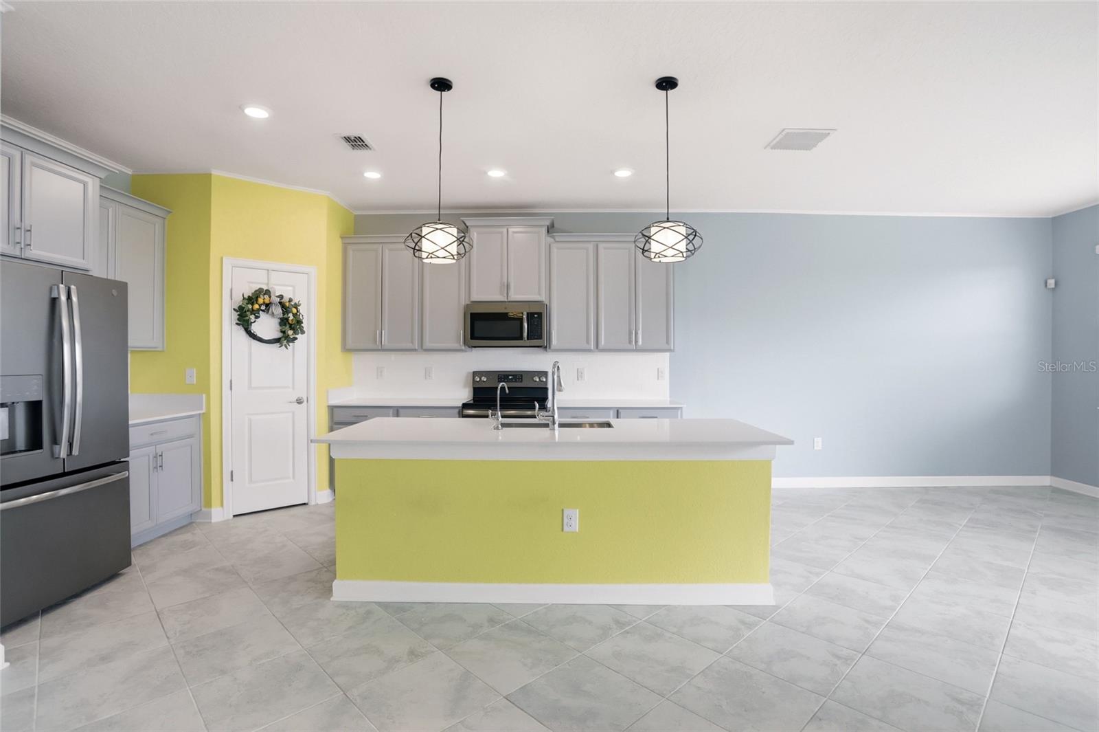 8700 PACIFIC DUNES DR