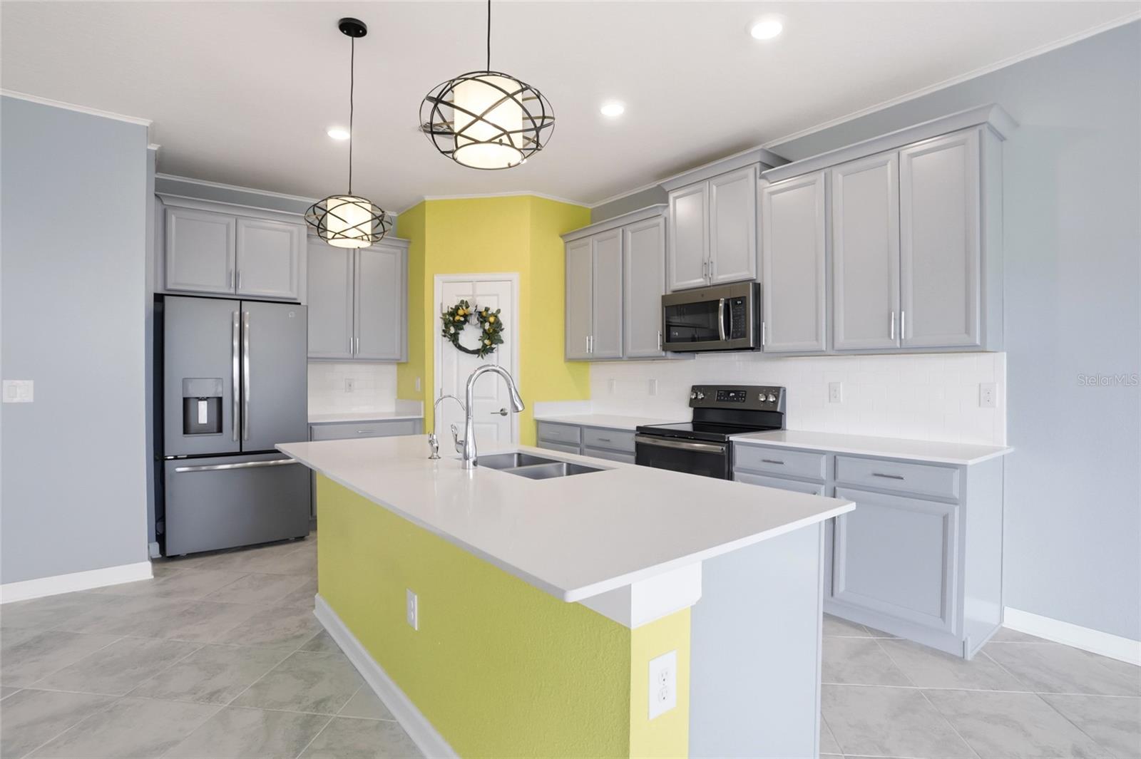 8700 PACIFIC DUNES DR