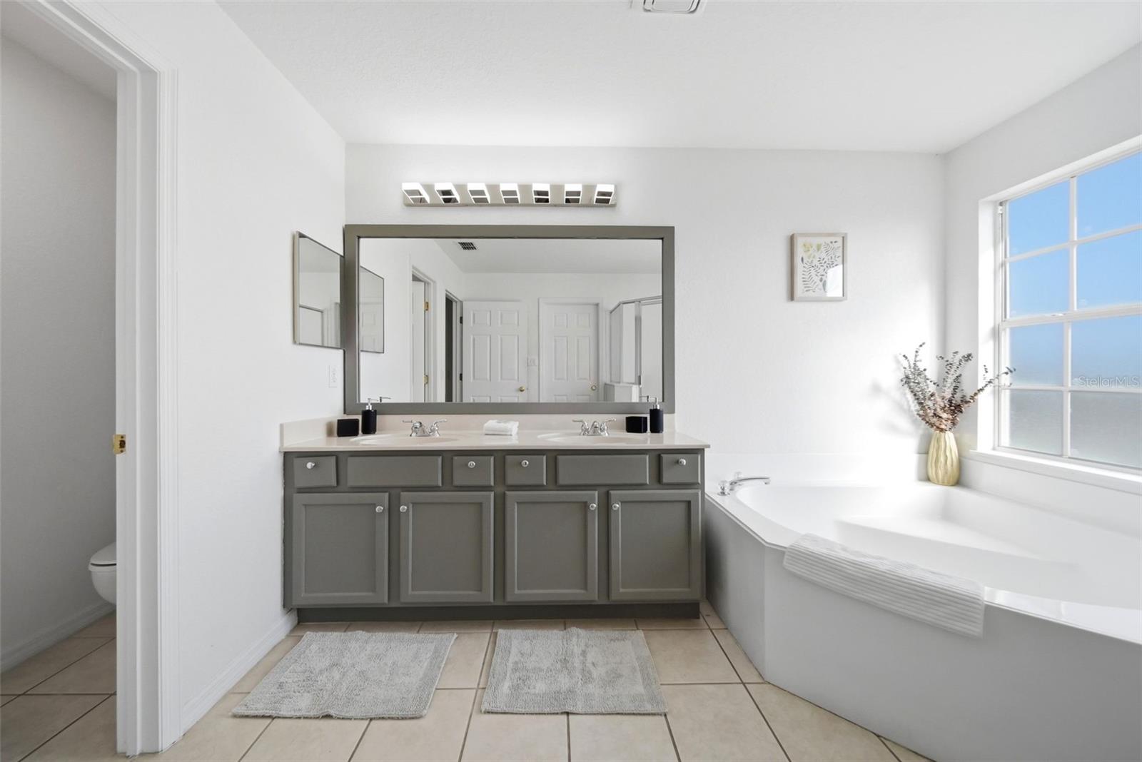 254 GLENEAGLES DR