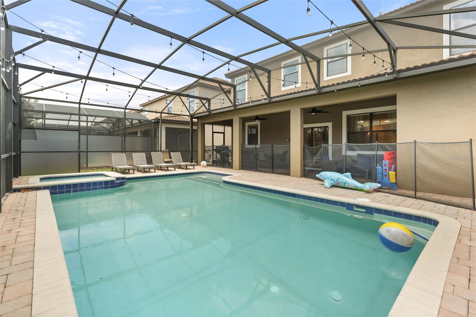 1423 THUNDERBIRD RD