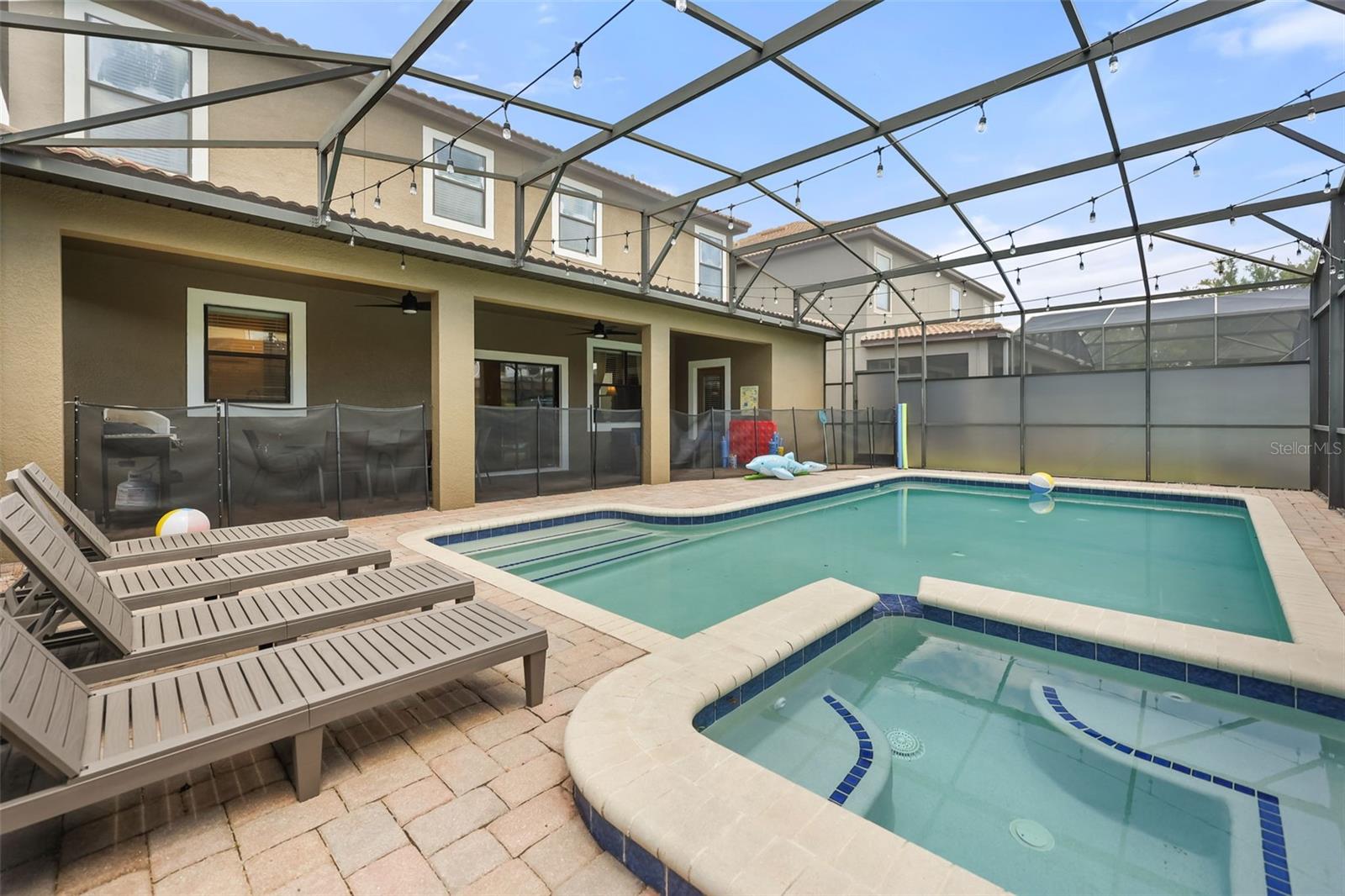 1423 THUNDERBIRD RD