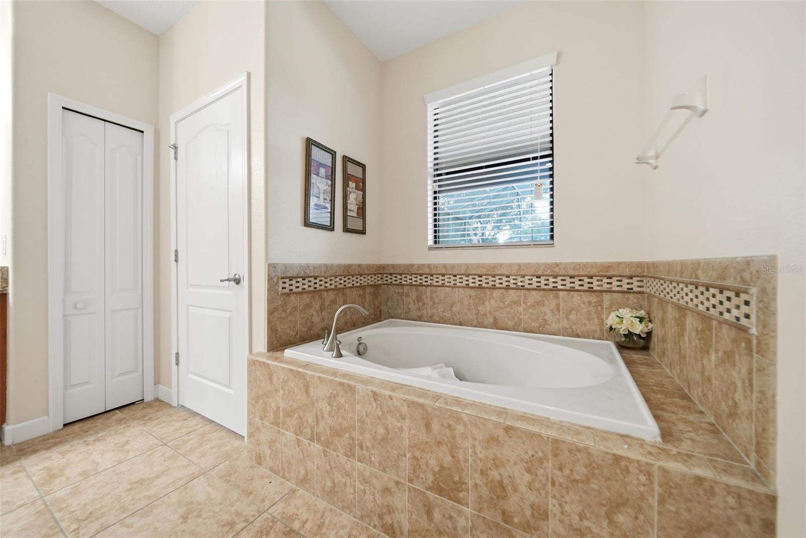 1416 MOON VALLEY DR