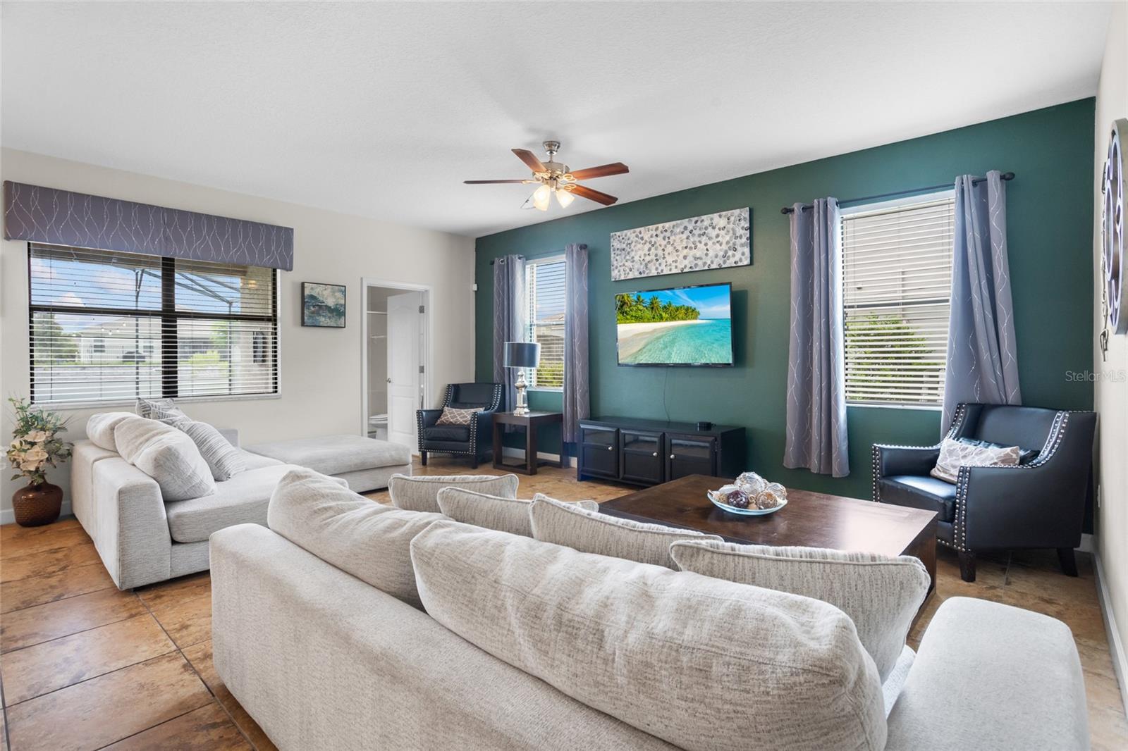 2287 VICTORIA DR