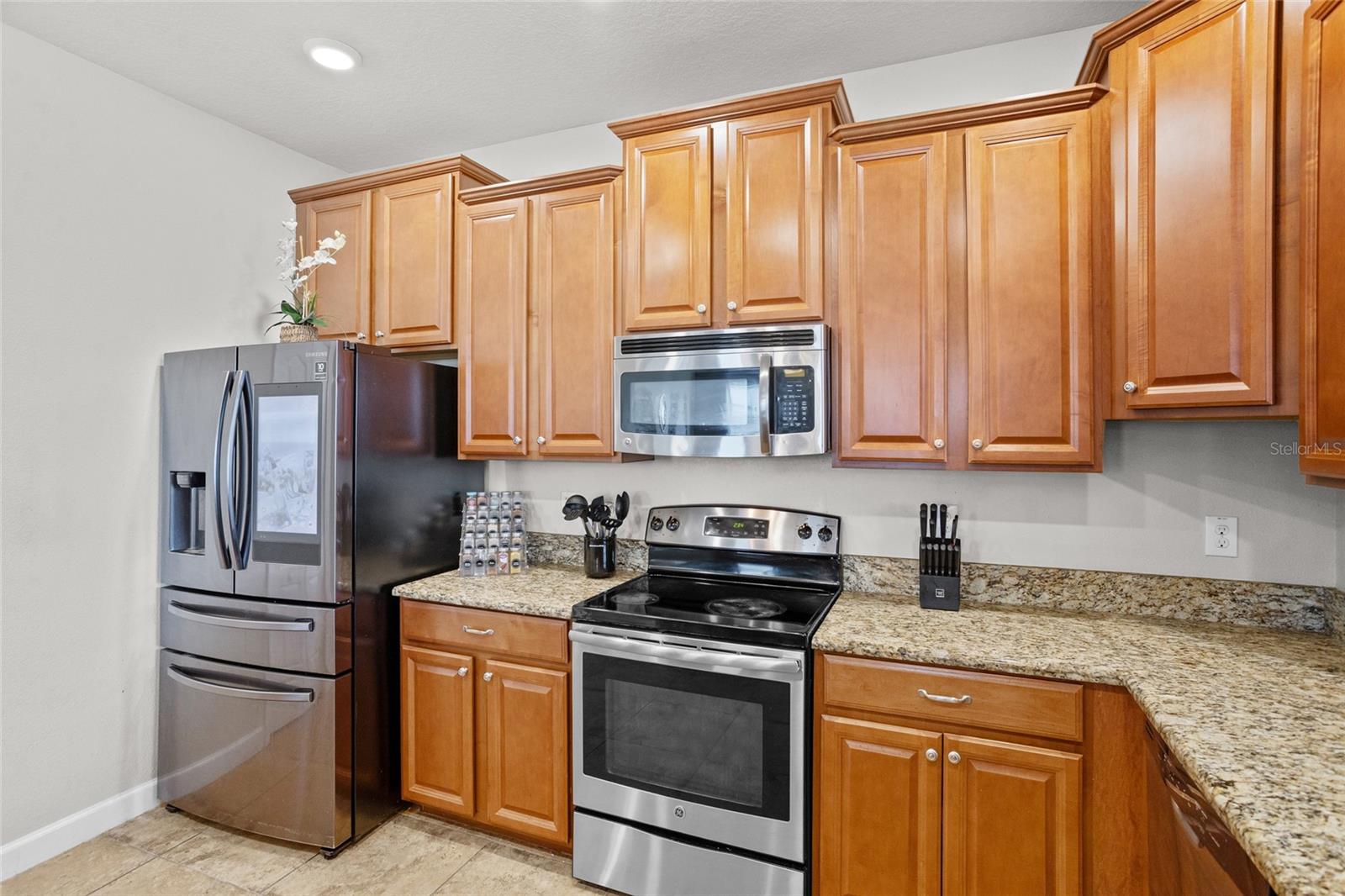 2287 VICTORIA DR