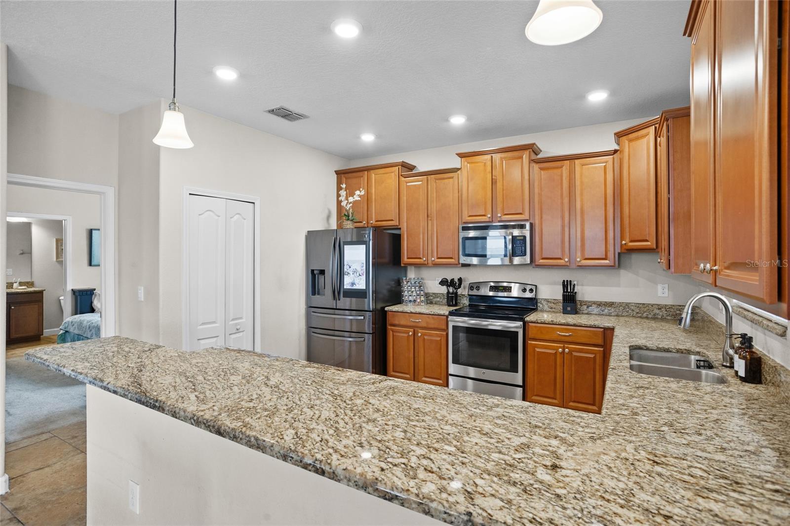 2287 VICTORIA DR