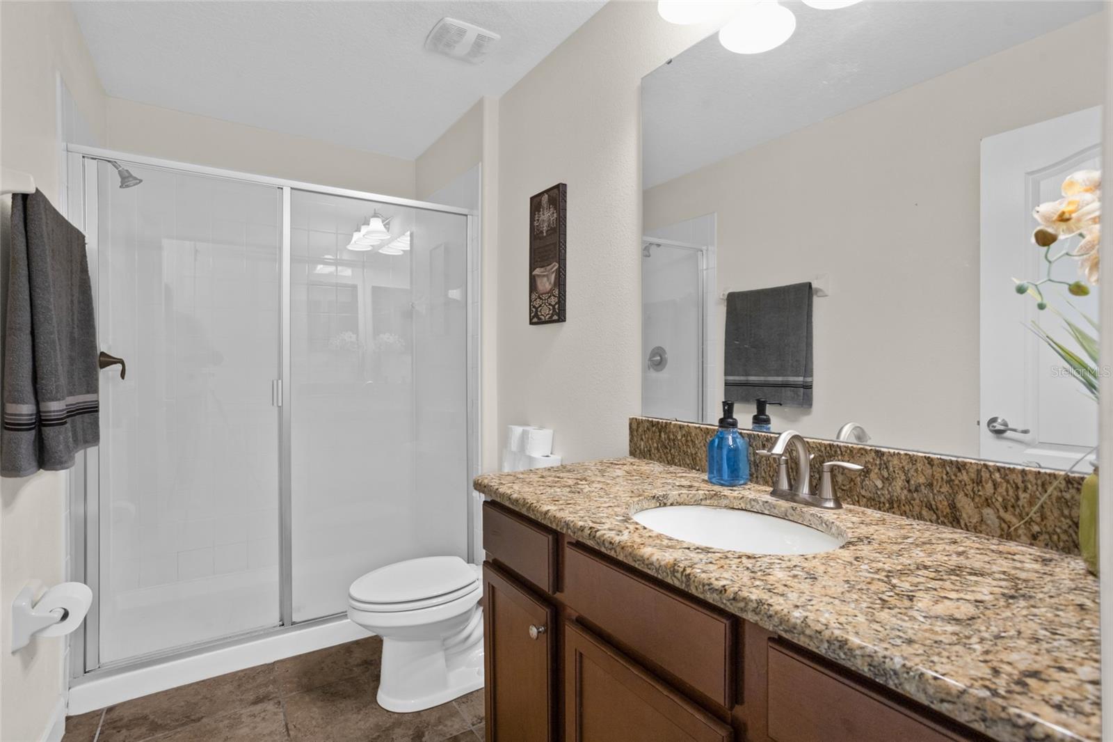 2287 VICTORIA DR