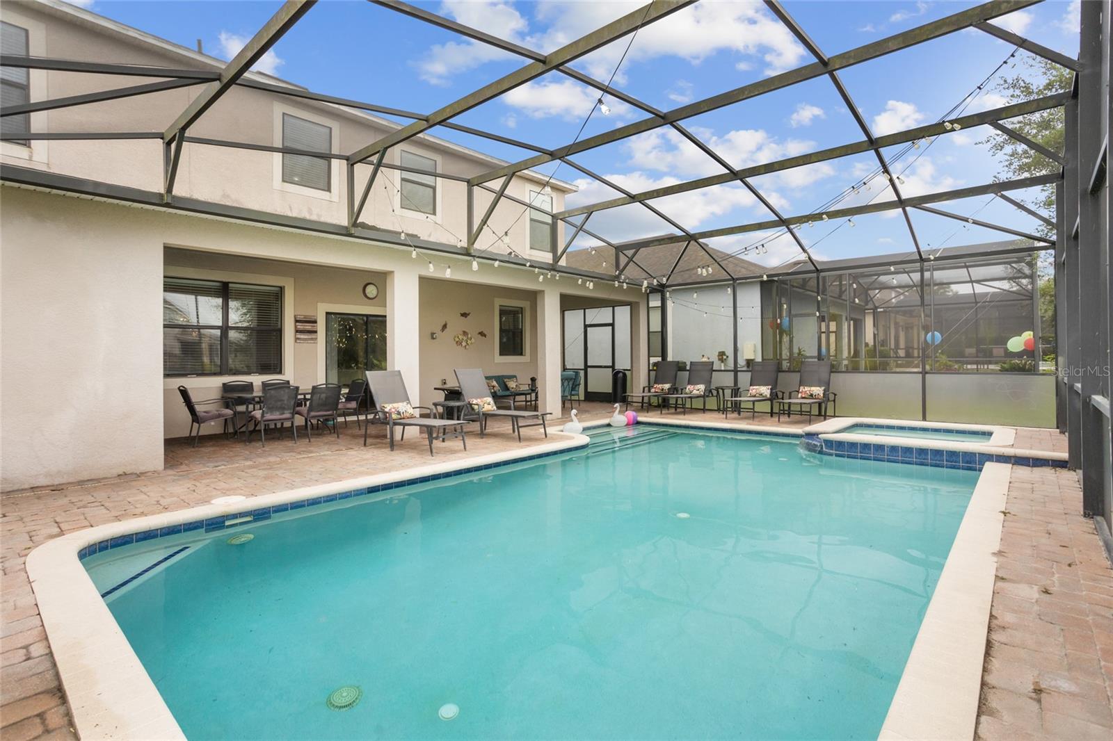 2287 VICTORIA DR