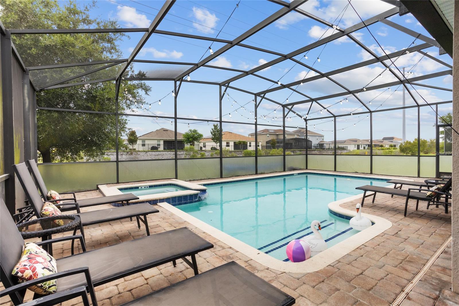 2287 VICTORIA DR