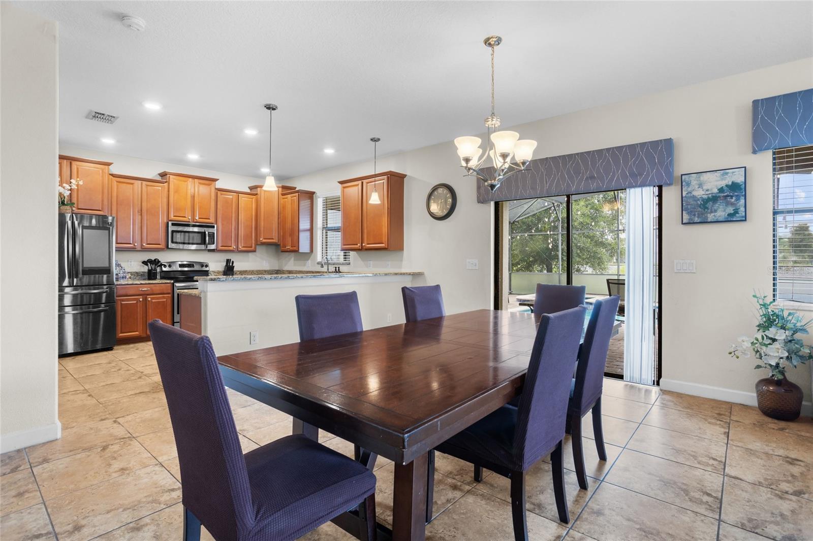 2287 VICTORIA DR