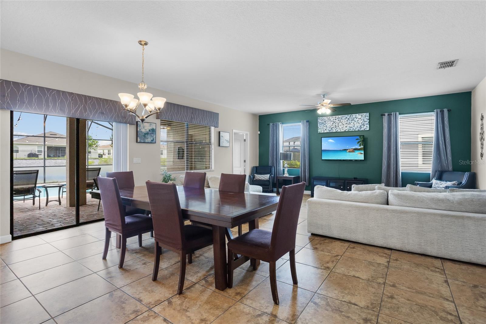 2287 VICTORIA DR