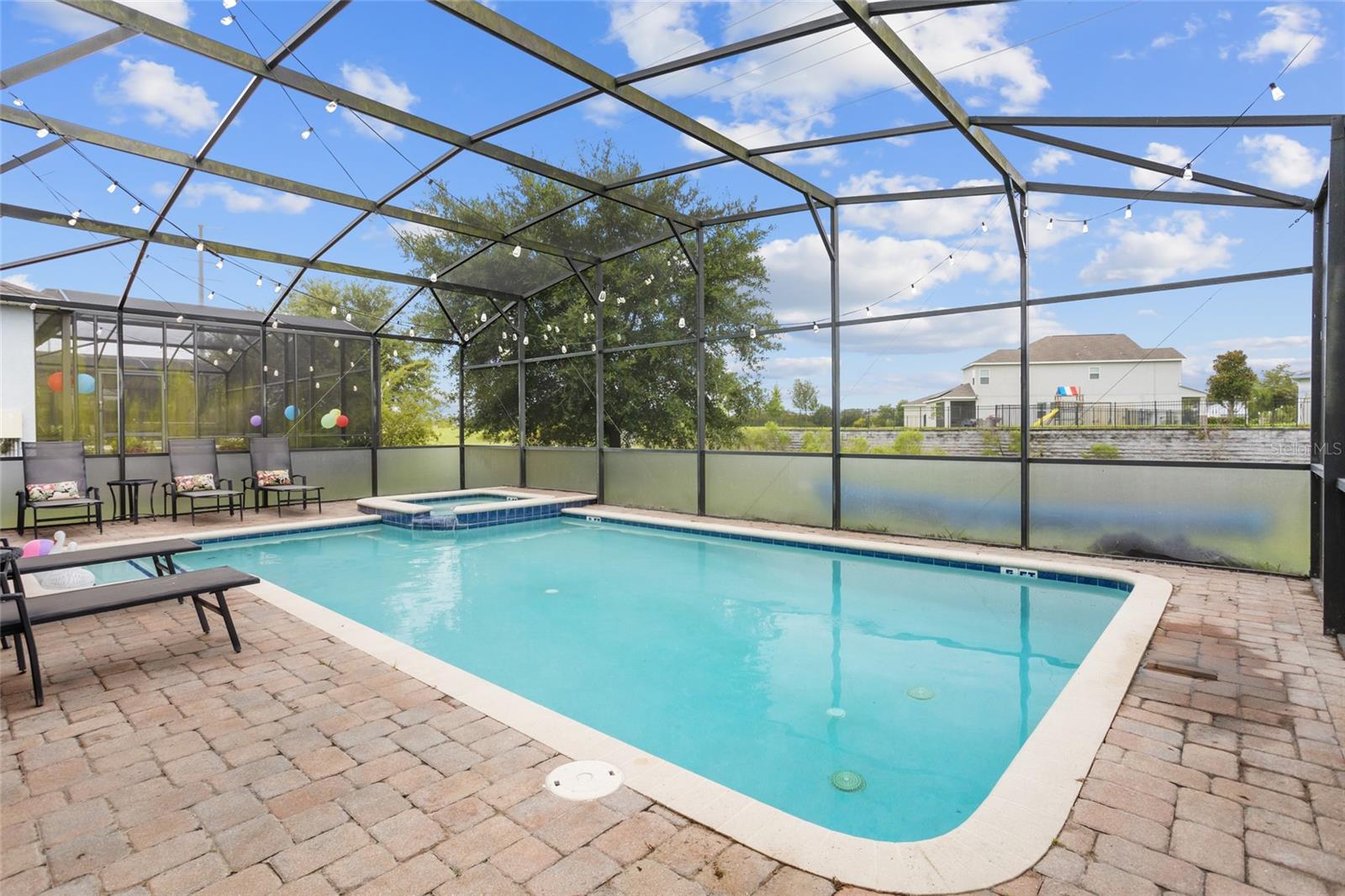 2287 VICTORIA DR