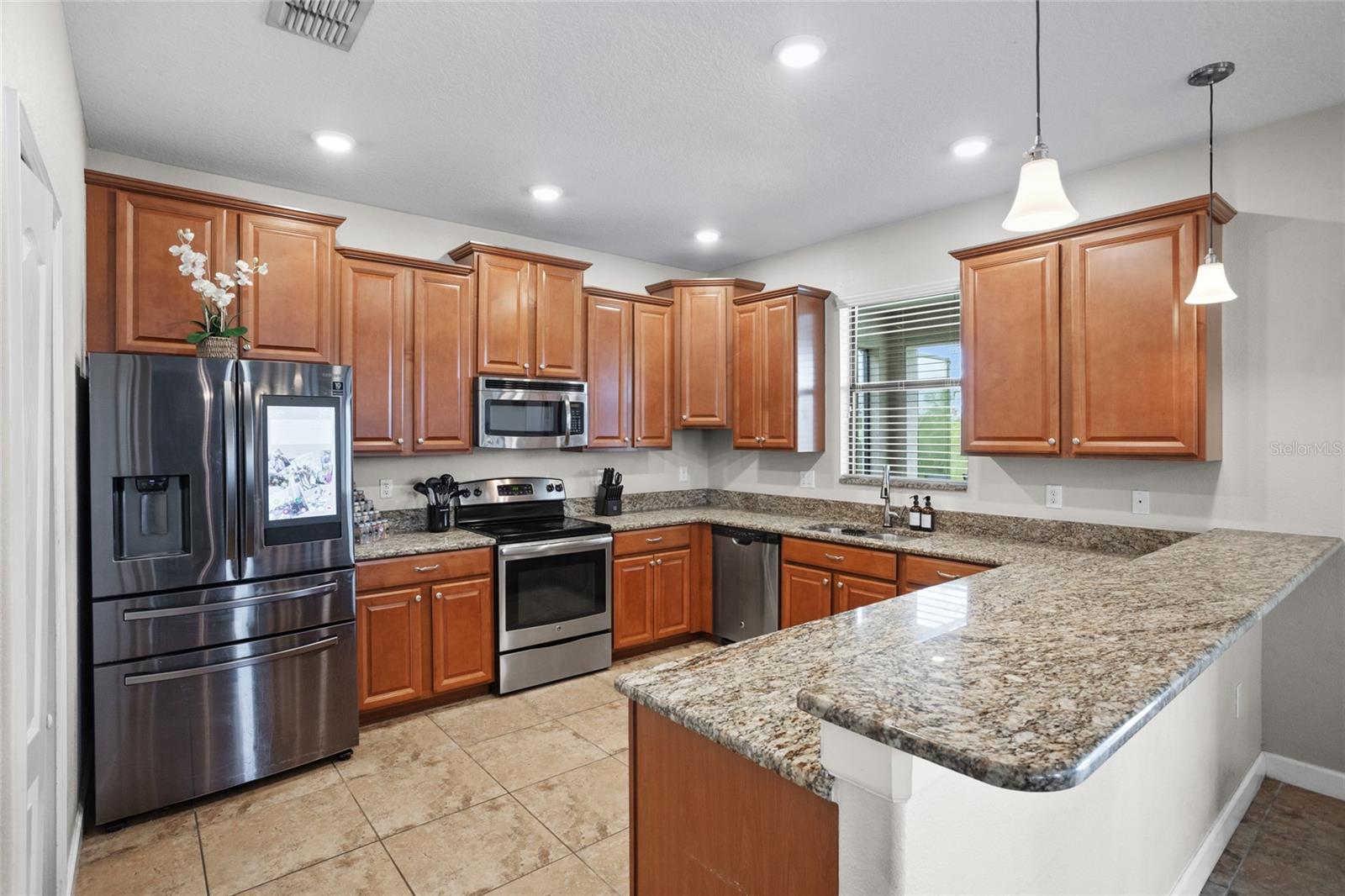 2287 VICTORIA DR