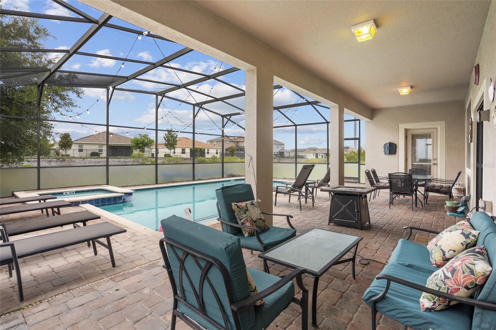 2287 VICTORIA DR