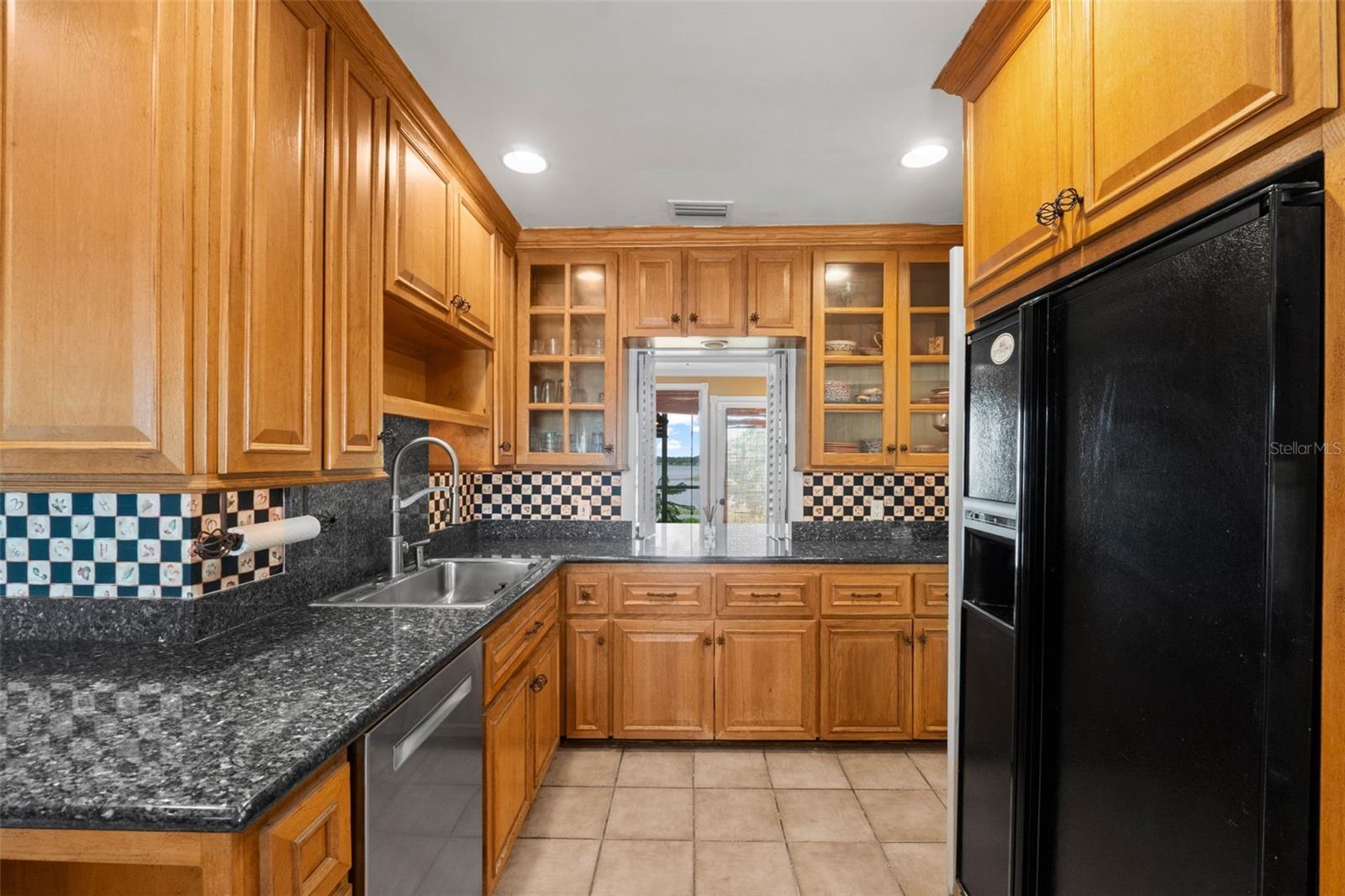 1121 SUNSET DR