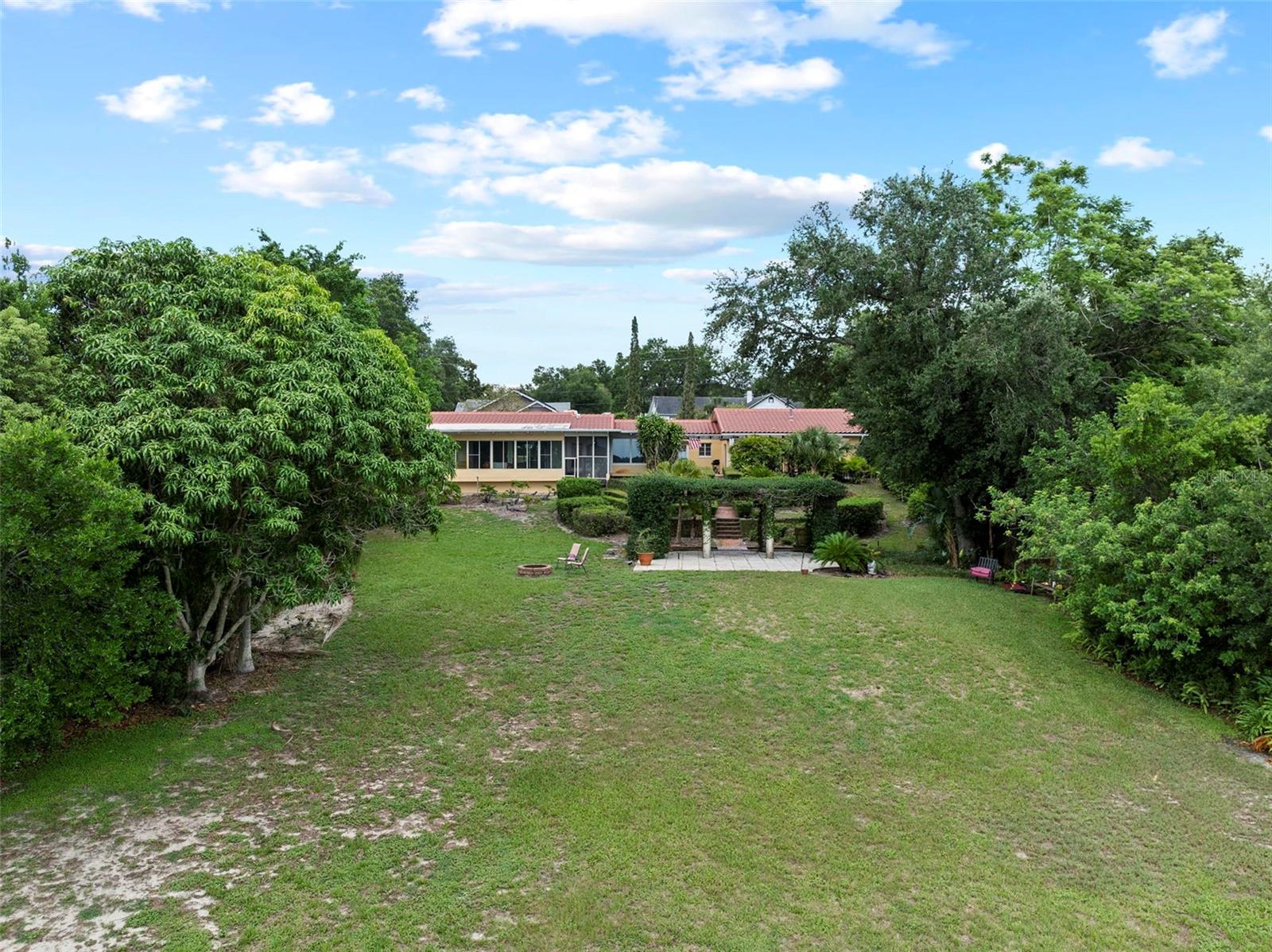 1121 SUNSET DR