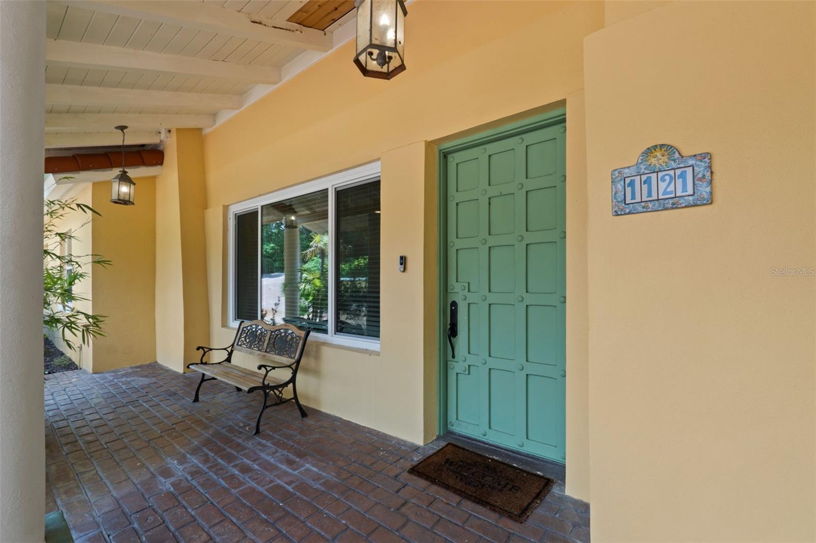 1121 SUNSET DR