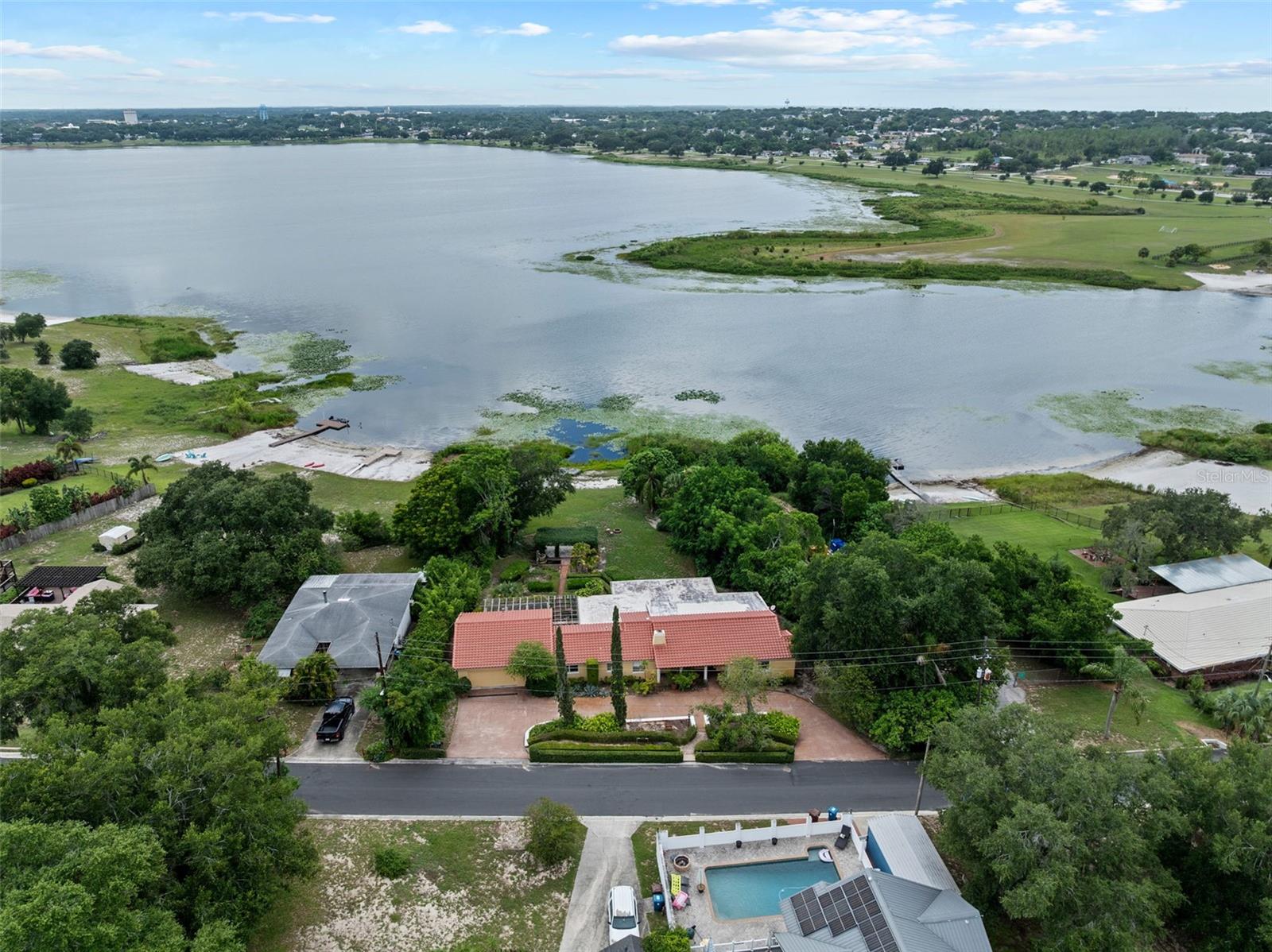 1121 SUNSET DR